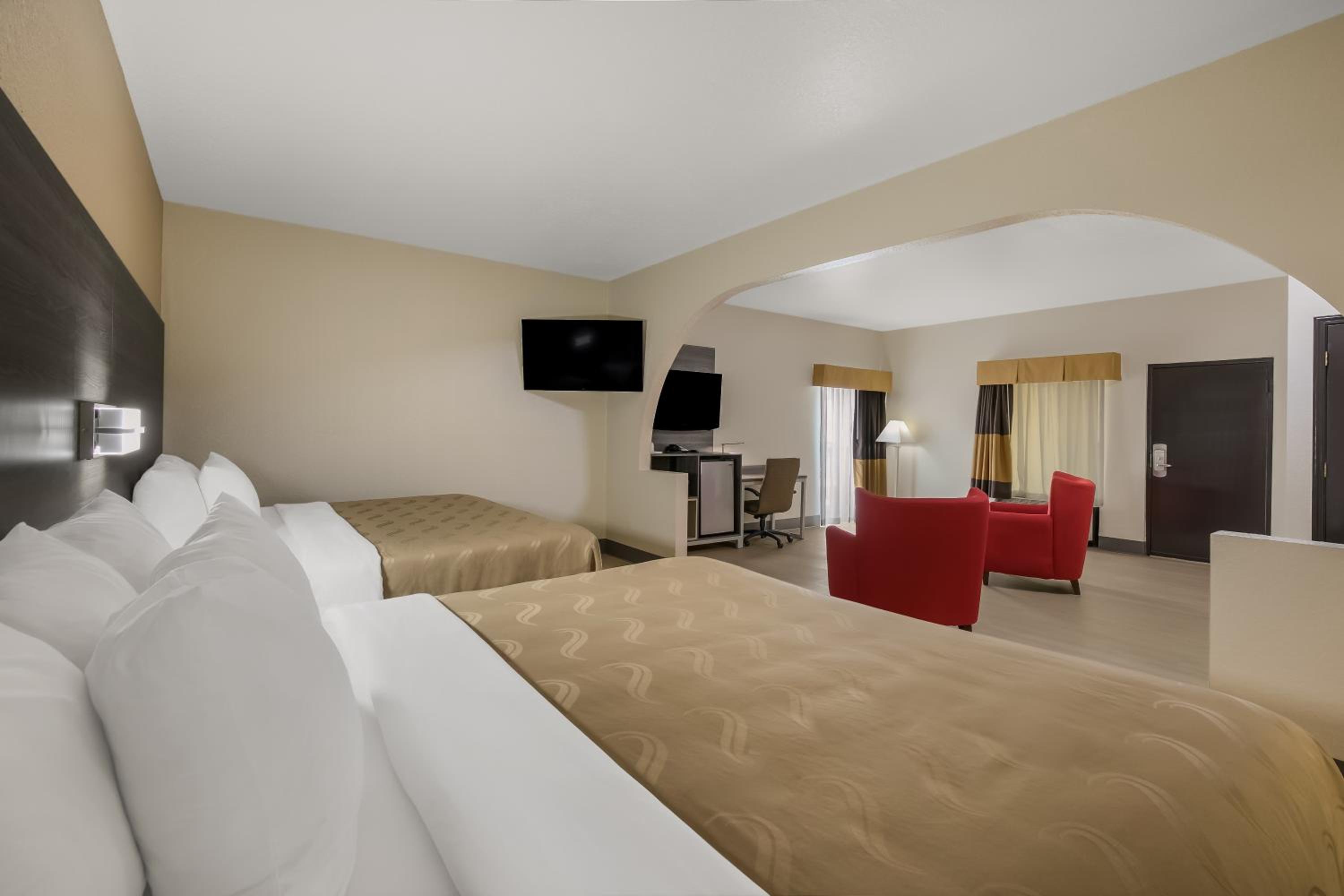 Family King Suite - Non-Smoking - Photo 5