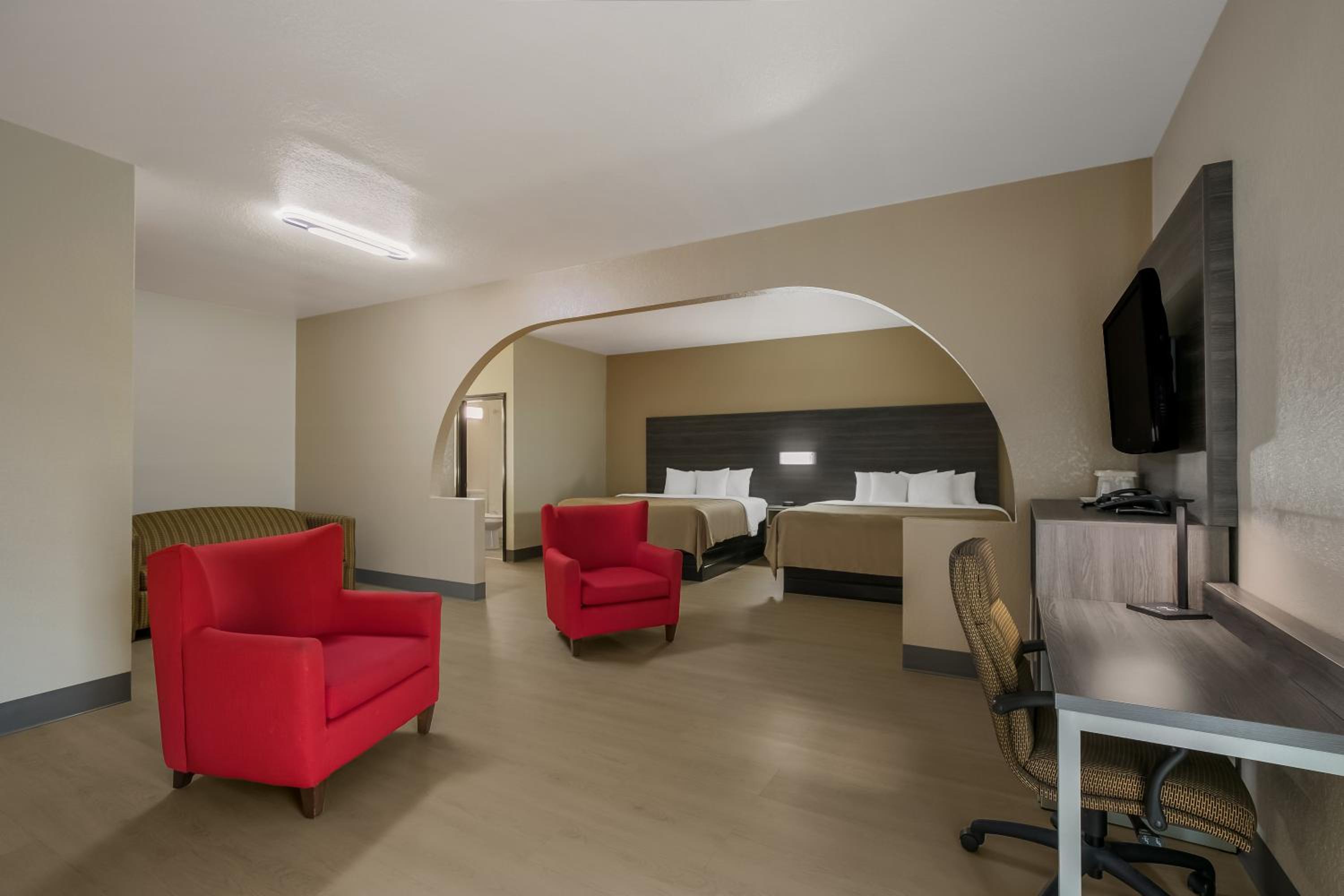 Family King Suite - Non-Smoking - Photo 3