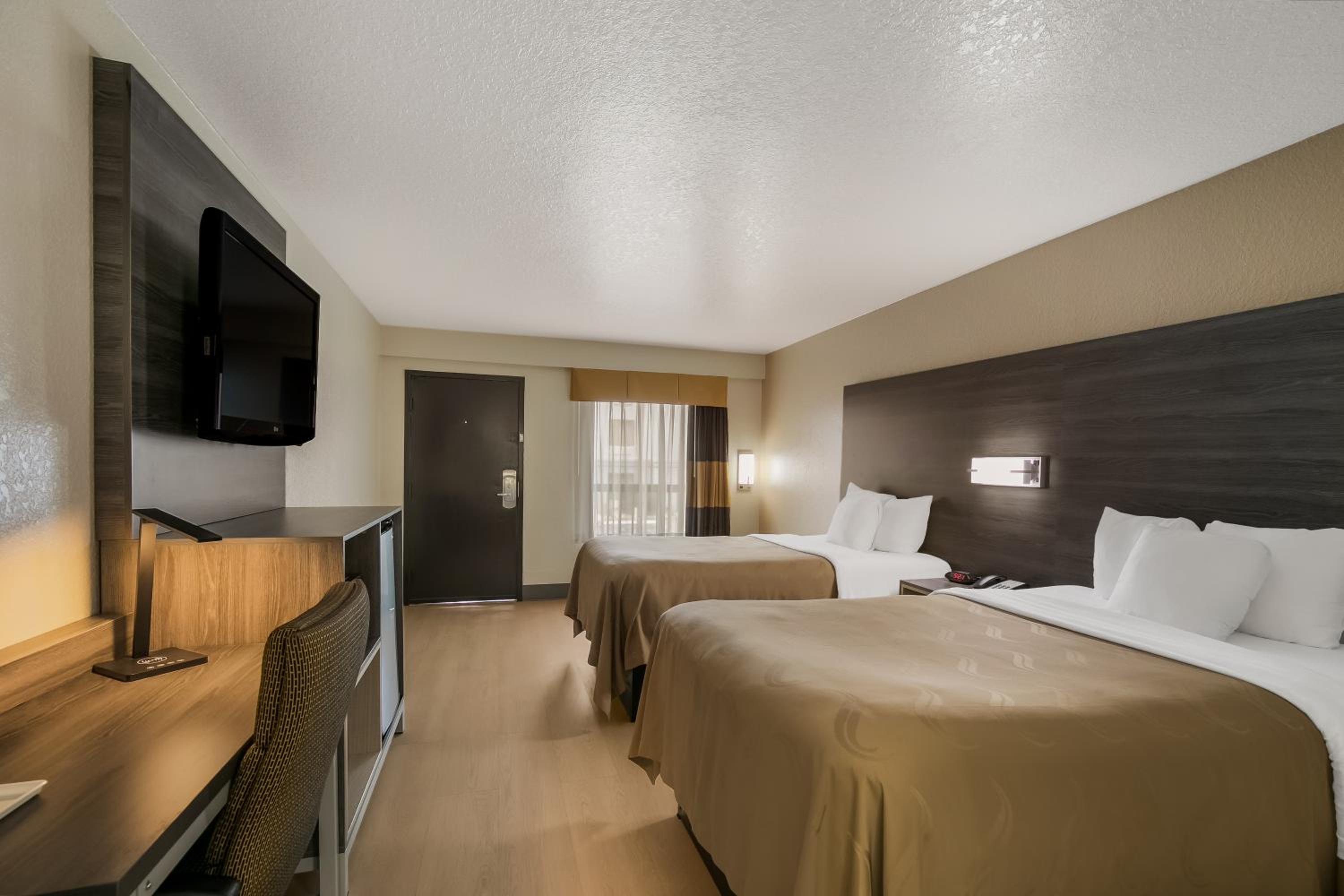 Double Room with Two Double Beds - Non-Smoking - Photo 2