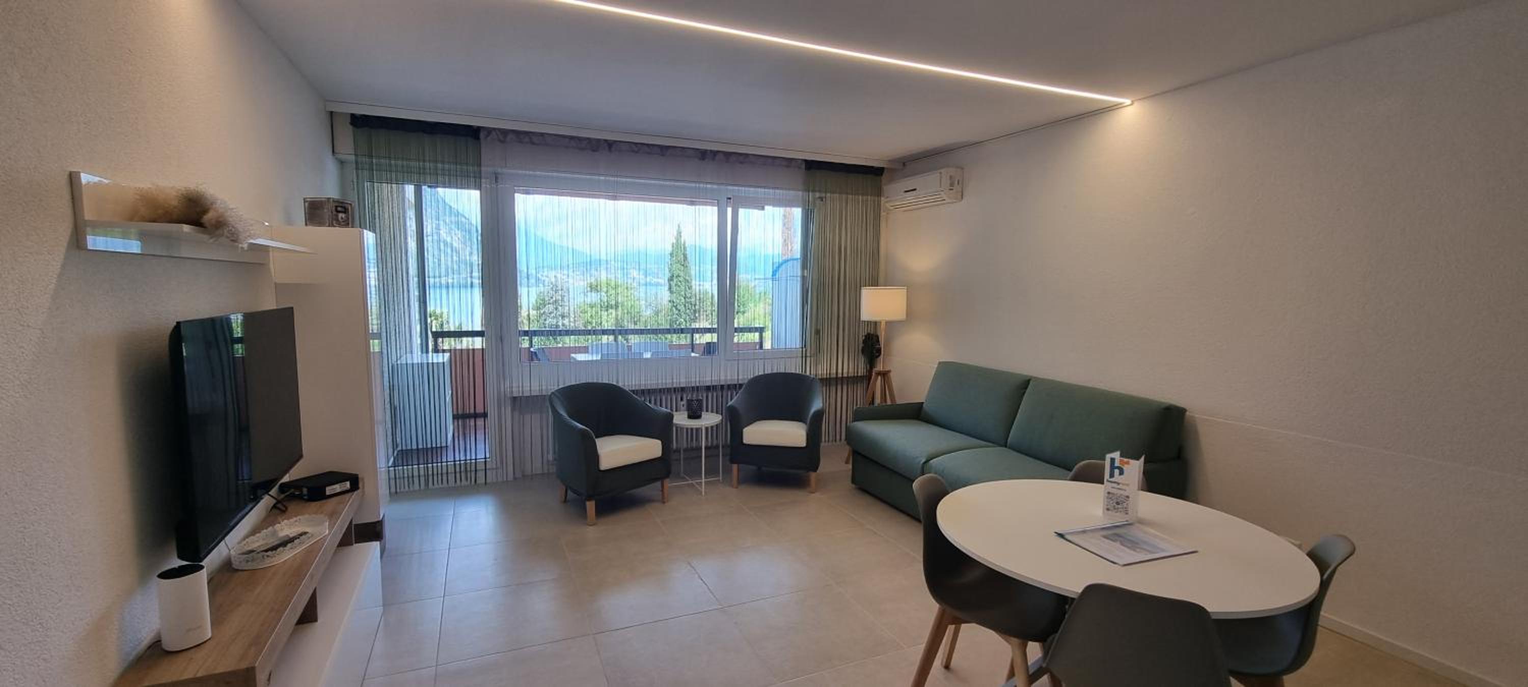 Apartment with Lake View - Photo 4