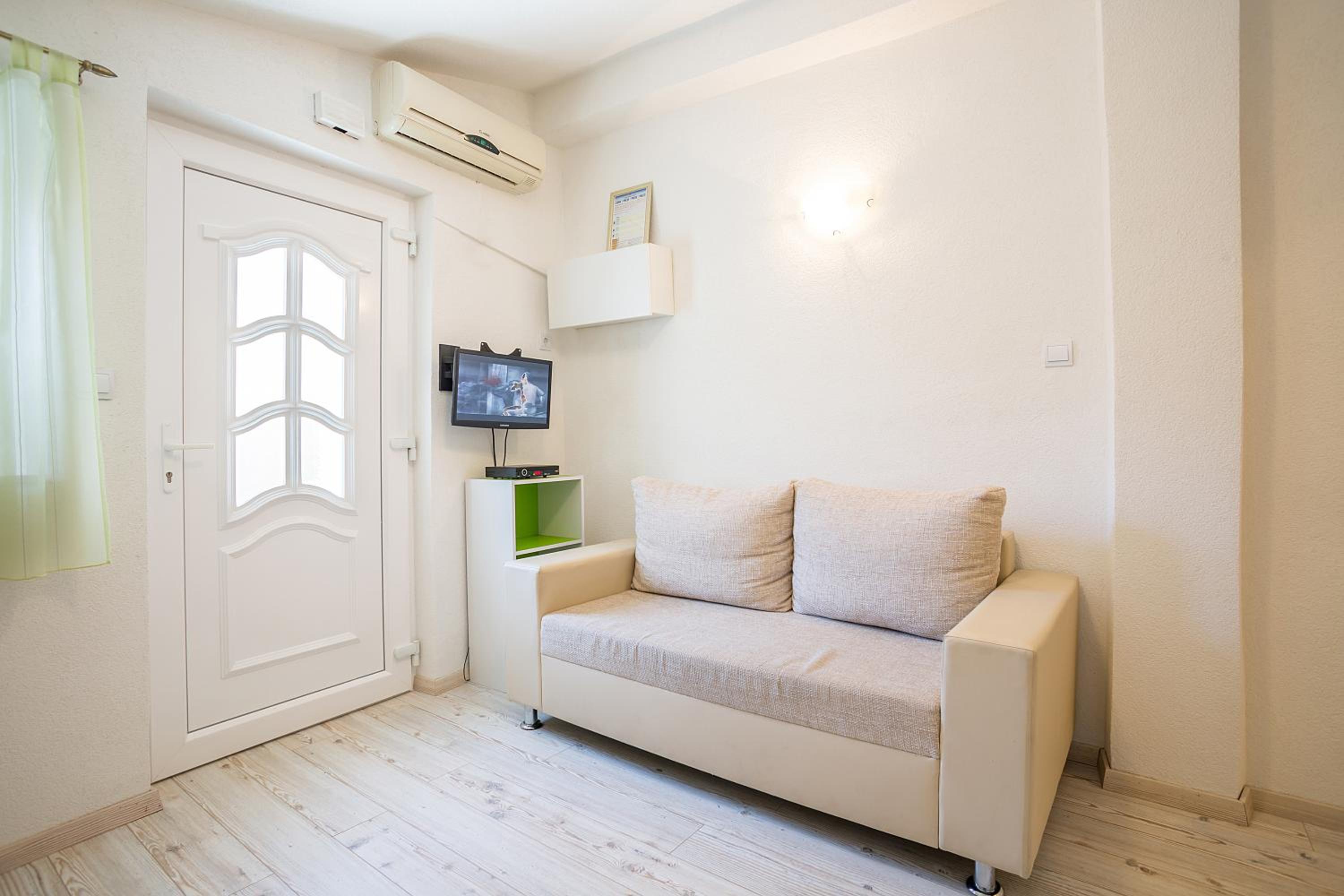One-Bedroom Apartment with Balcony - Zvizdina Street 6