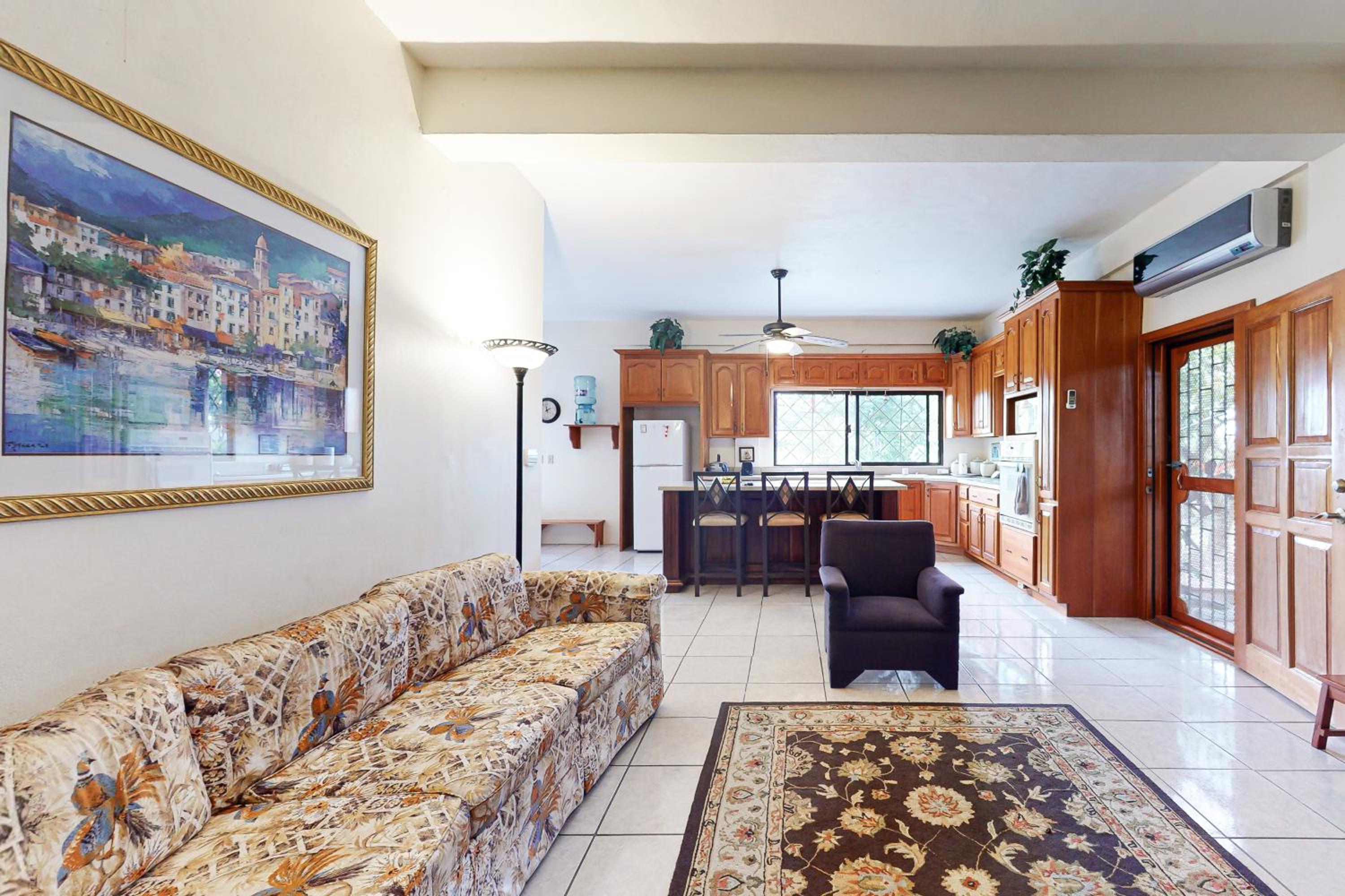 Seven-Bedroom House photo 3