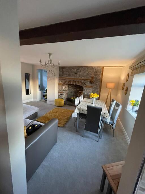 Three-Bedroom House photo 3