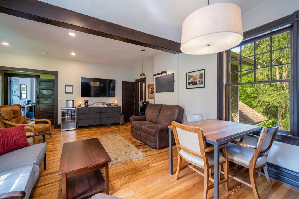 Seven-Bedroom House photo 2