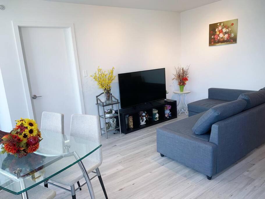 Three-Bedroom Apartment photo 2