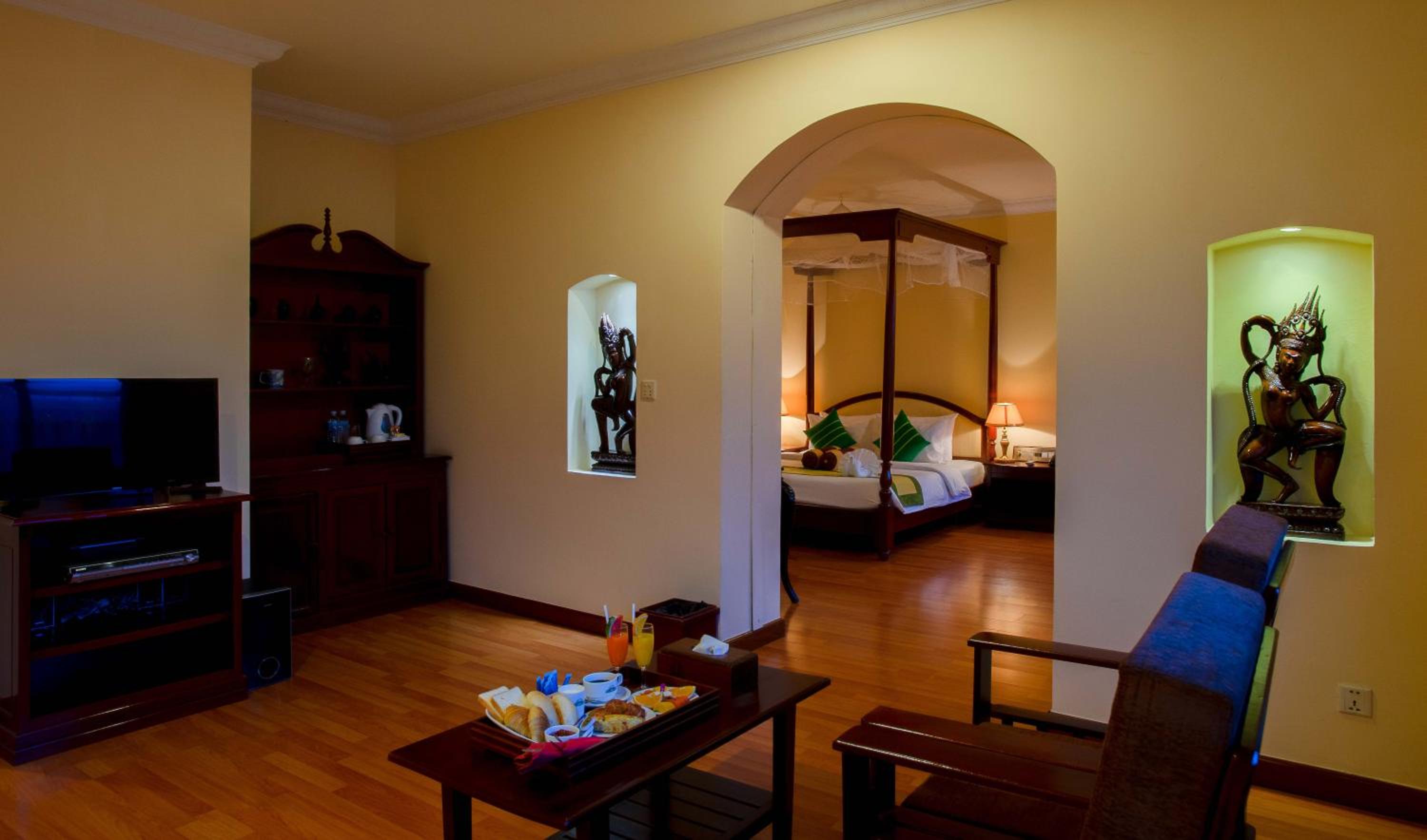 Executive Suite - Photo 6
