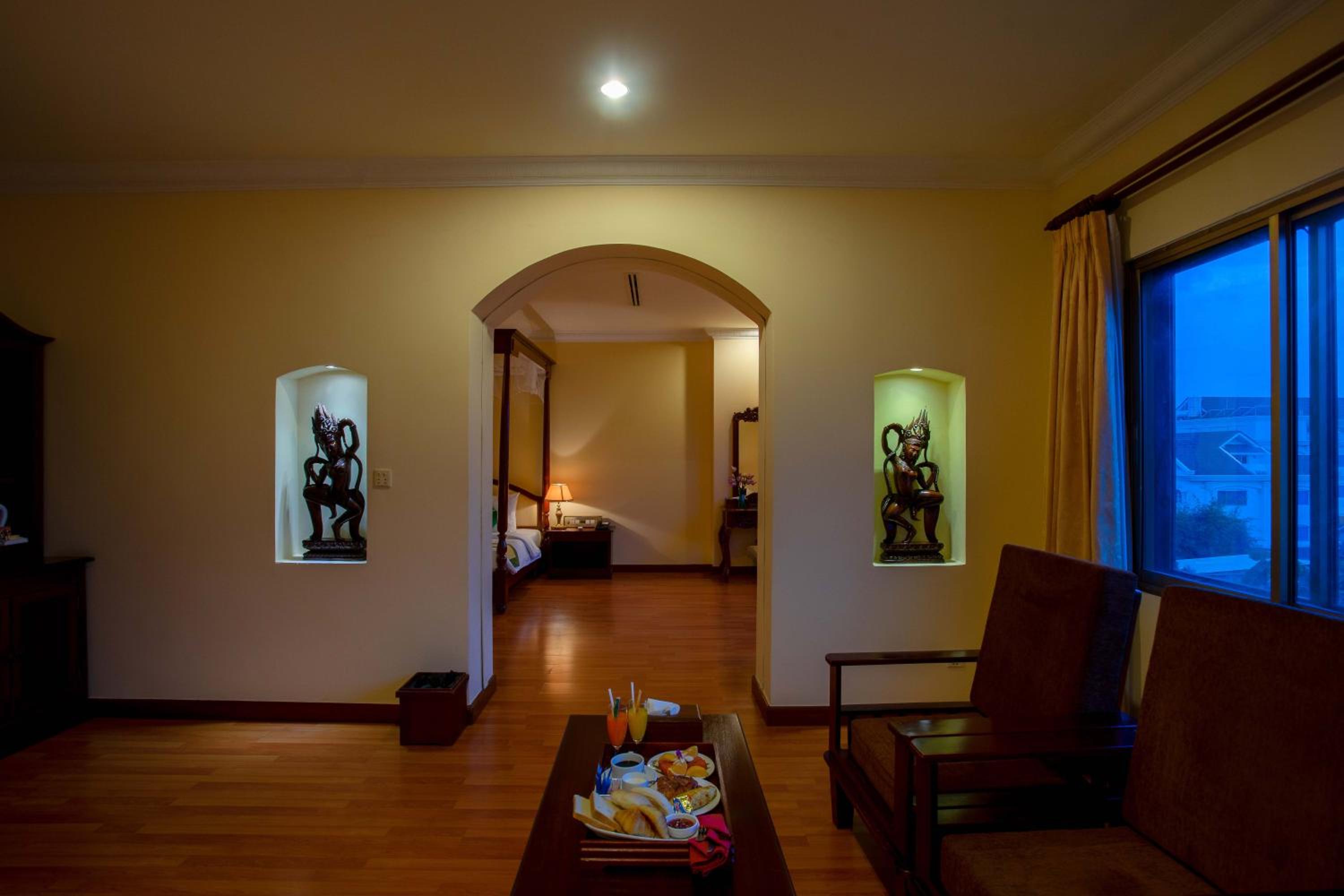 Executive Suite - Photo 1