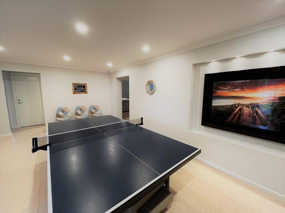 Five-Bedroom House photo 3