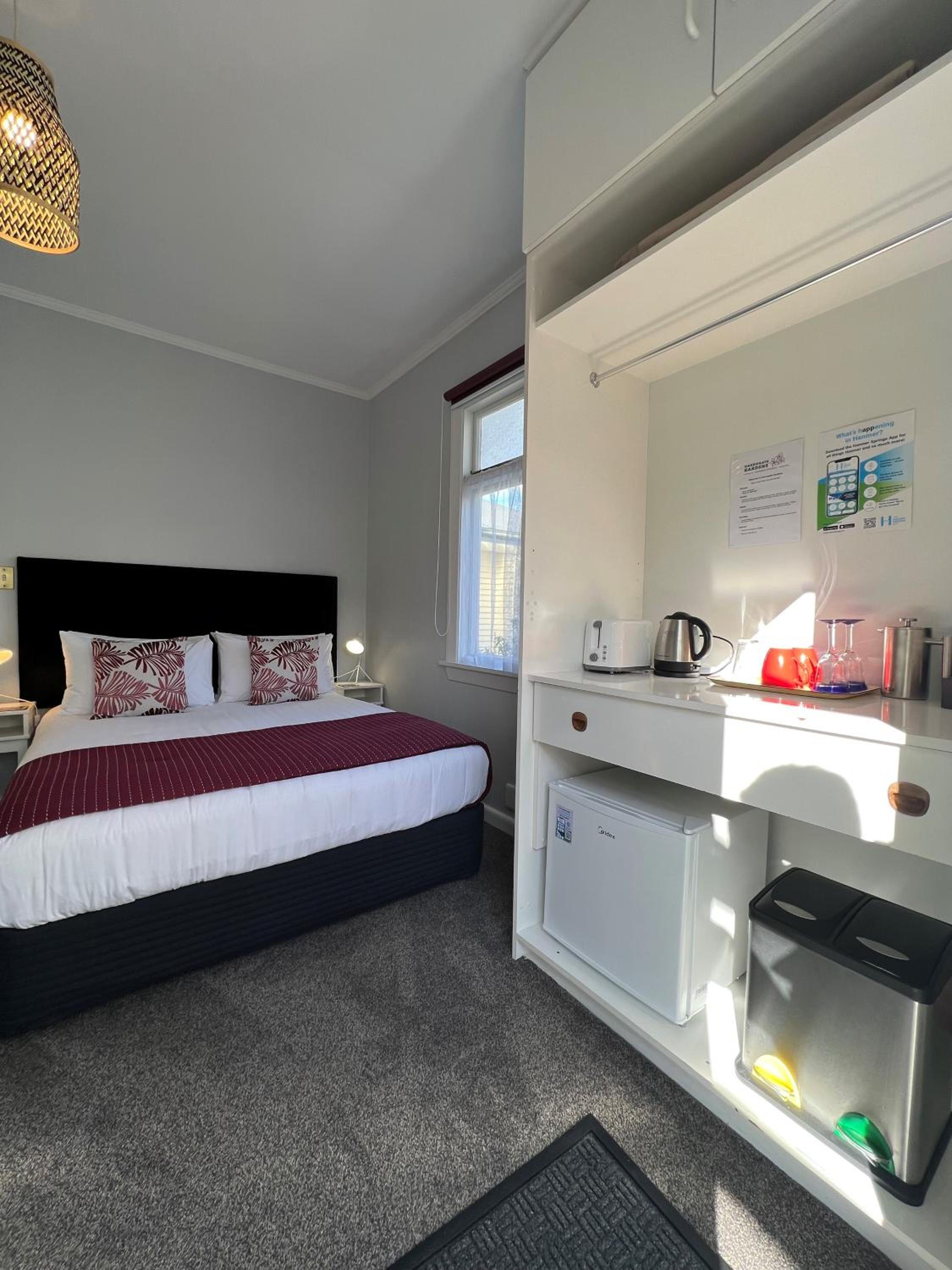 Budget Double Room photo 3