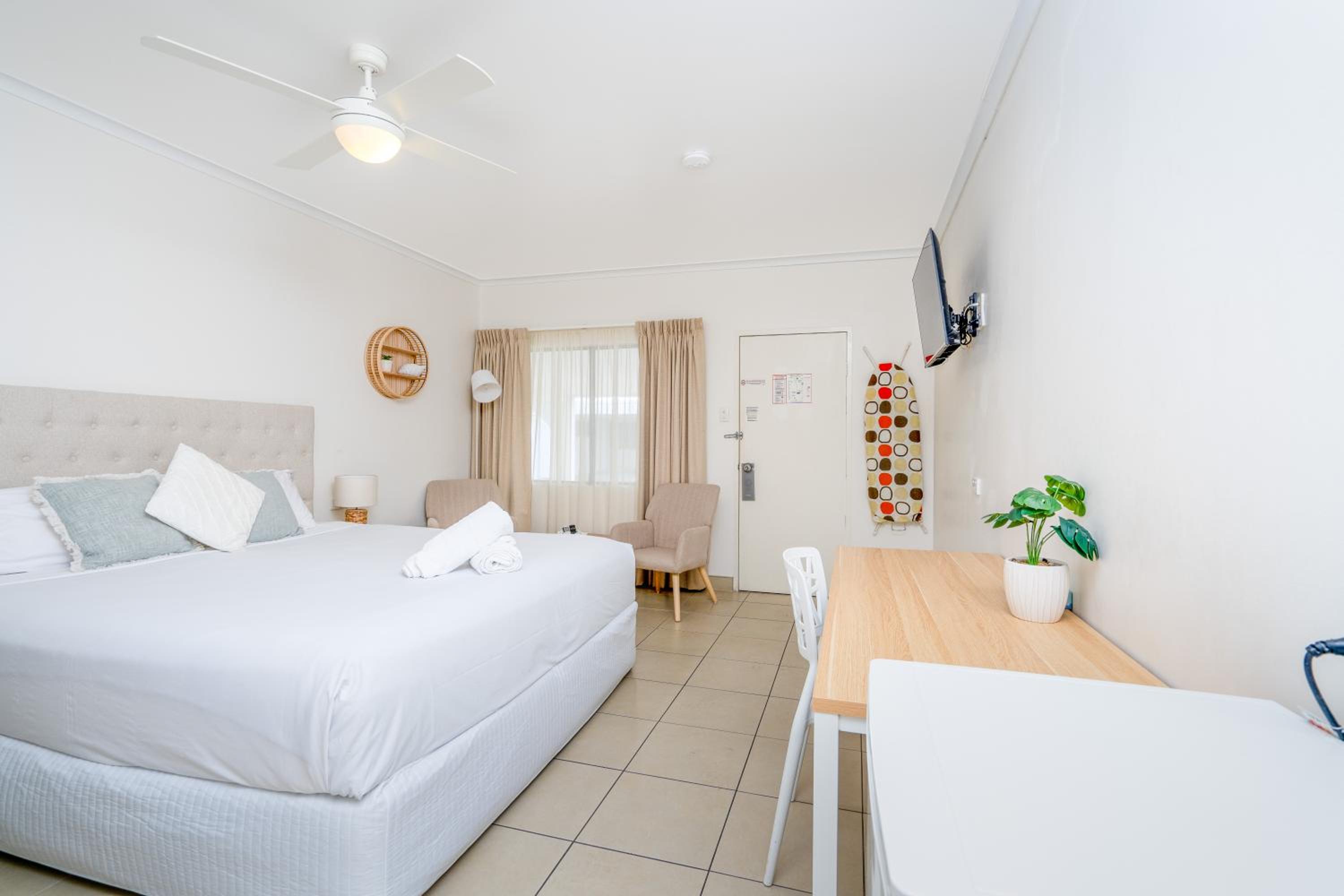 Standard King Room - Photo 1