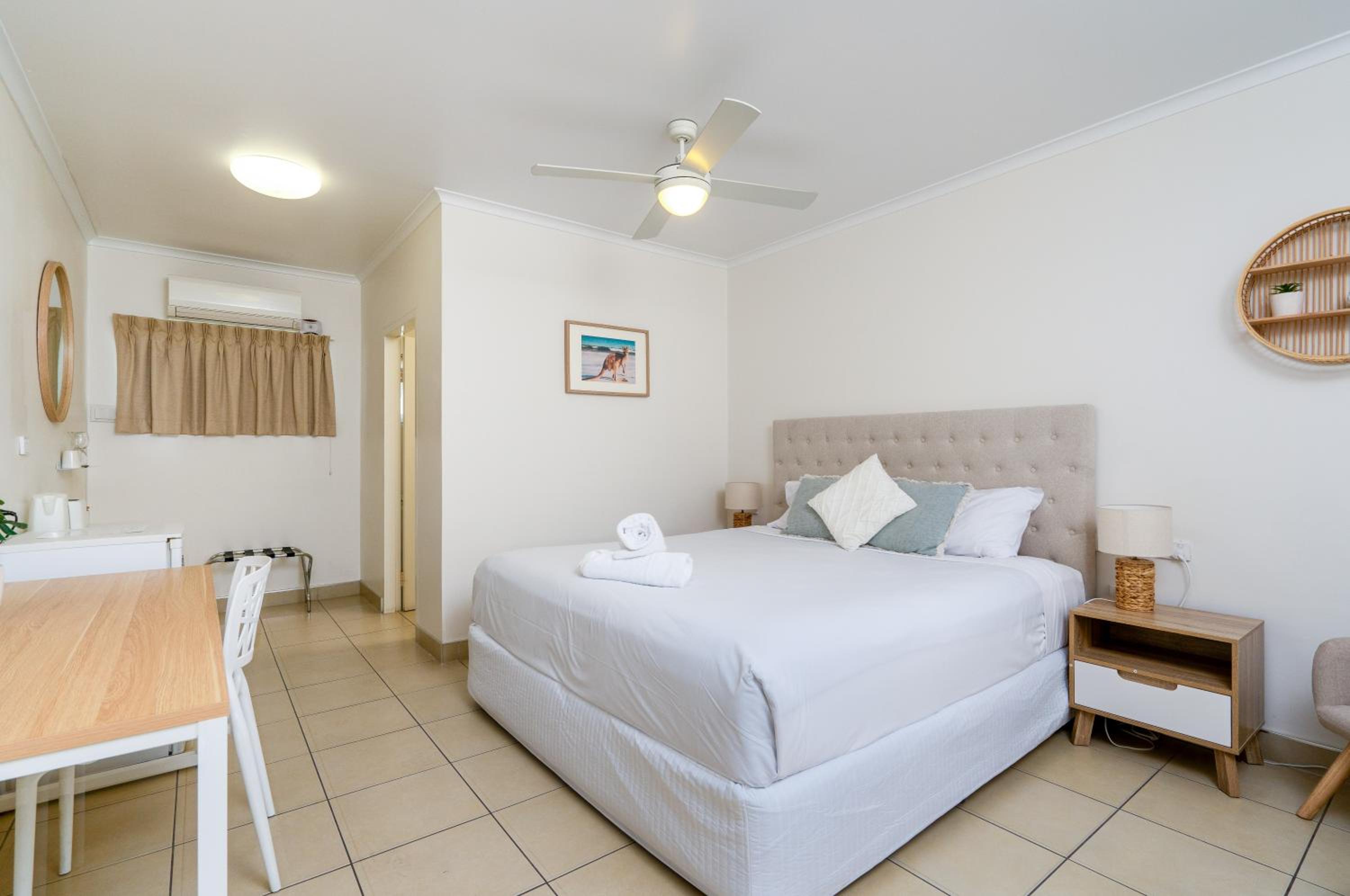 Standard King Room - Photo 2
