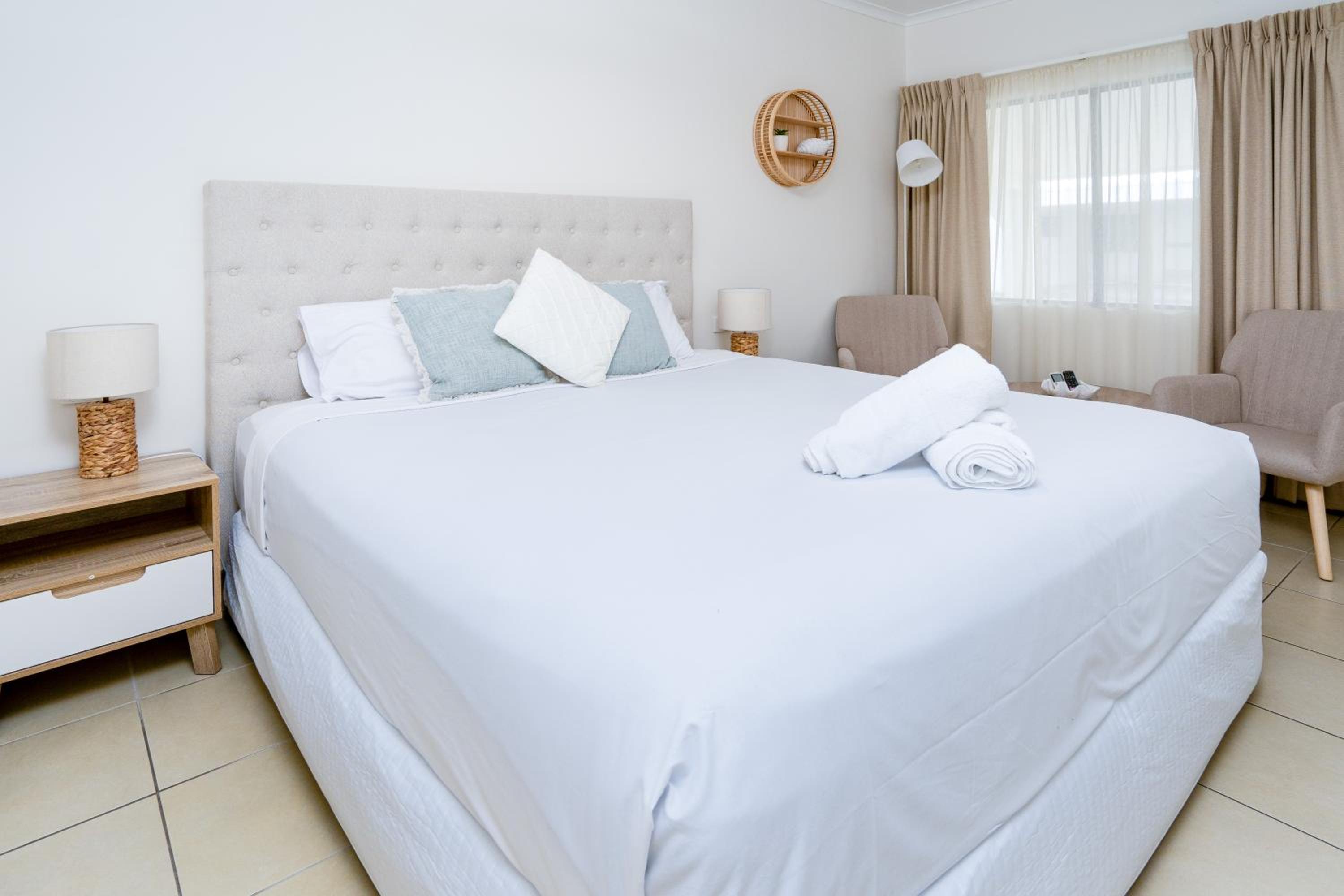 Standard King Room - Photo 4