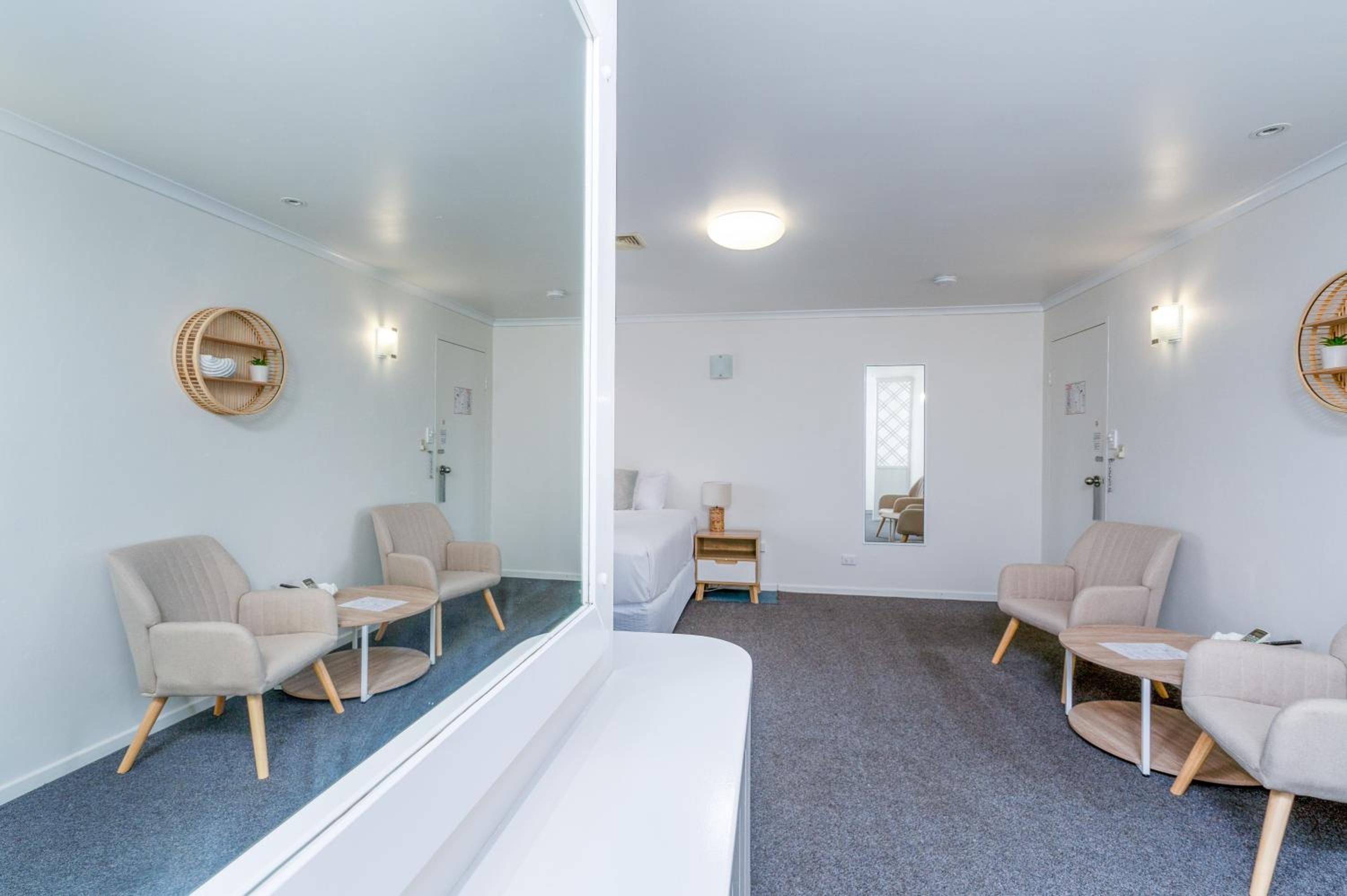 King Room with Spa Bath photo 2
