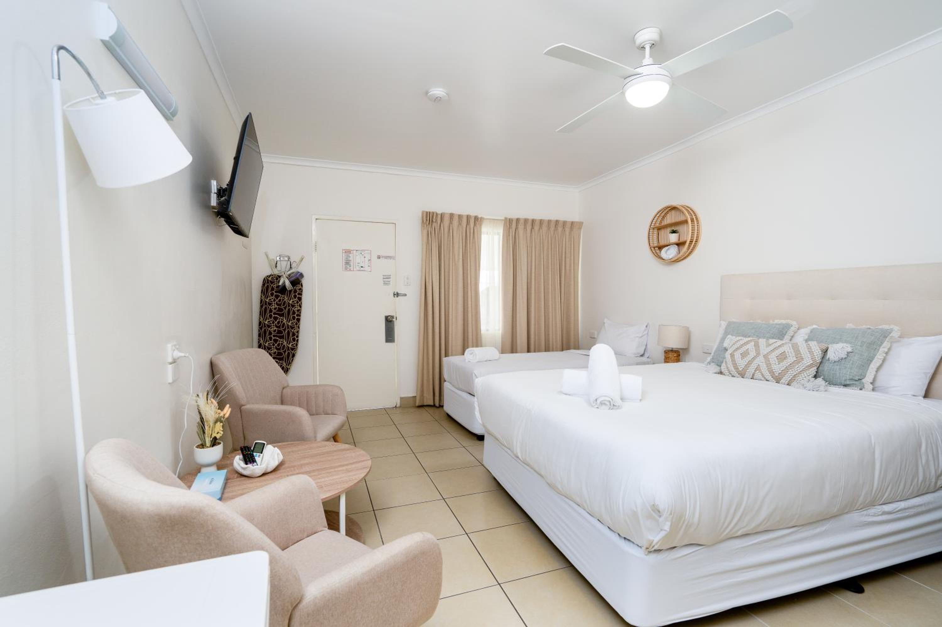 Standard Twin Room - Photo 2