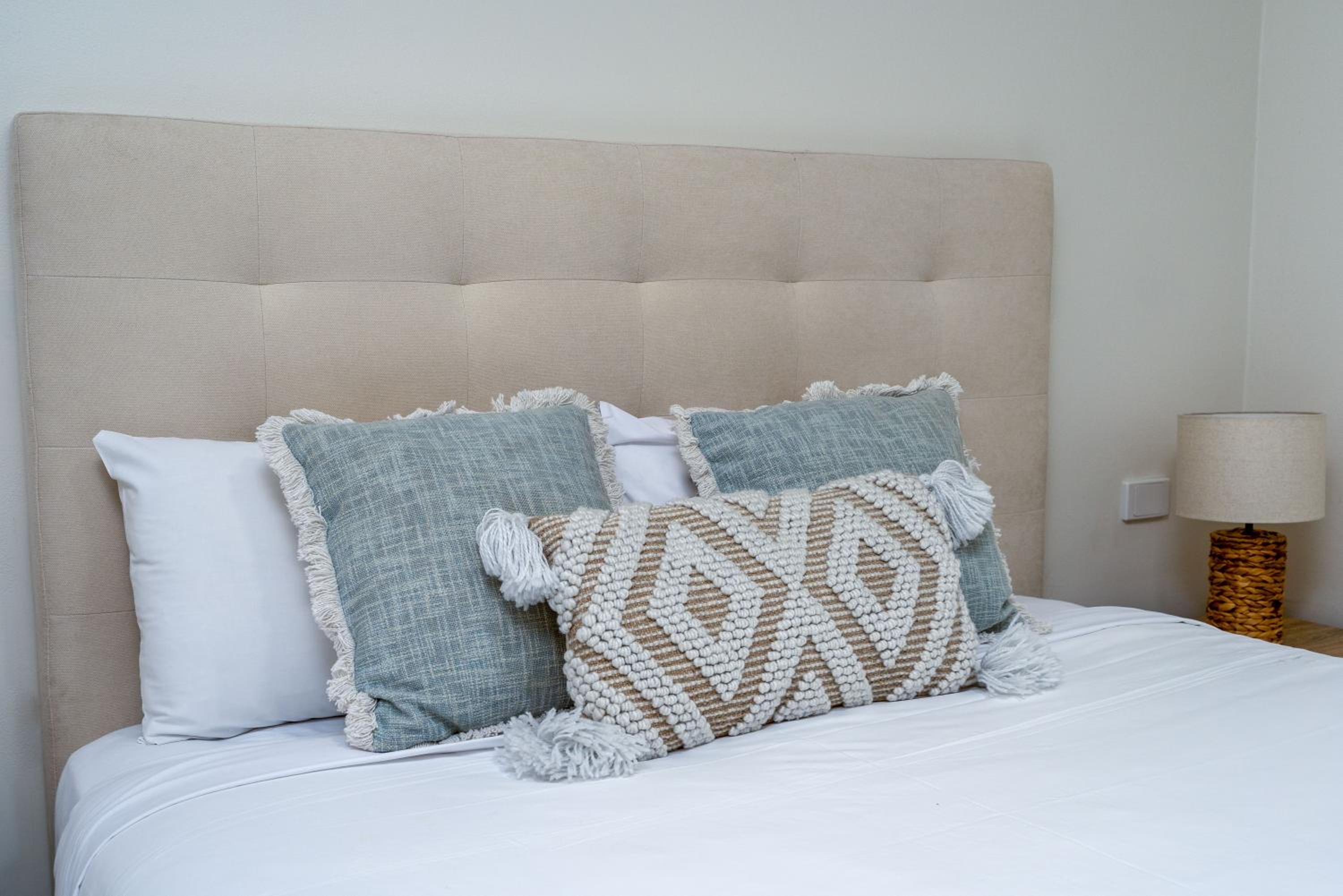 Standard Twin Room - Photo 4