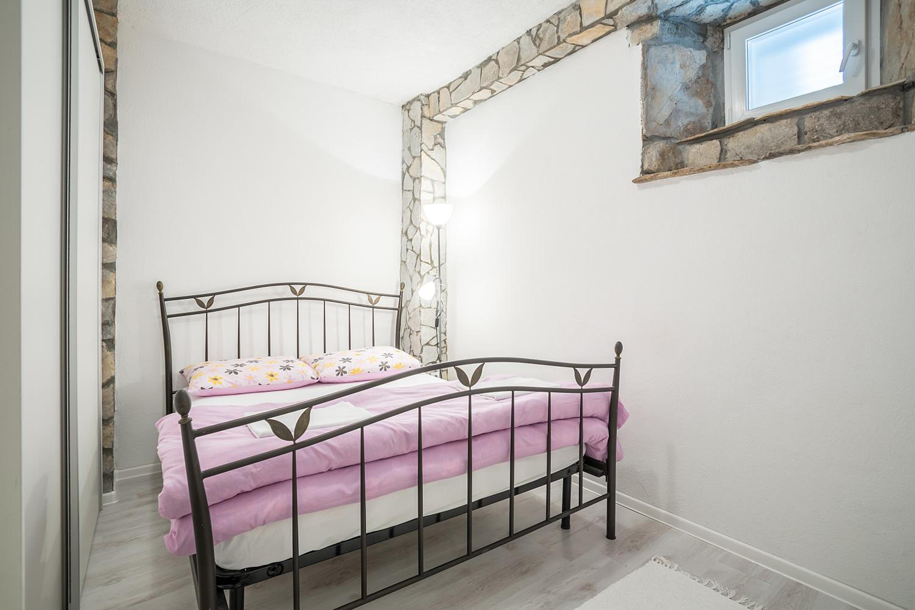 One-Bedroom Apartment with patio Zvizdina Street 6