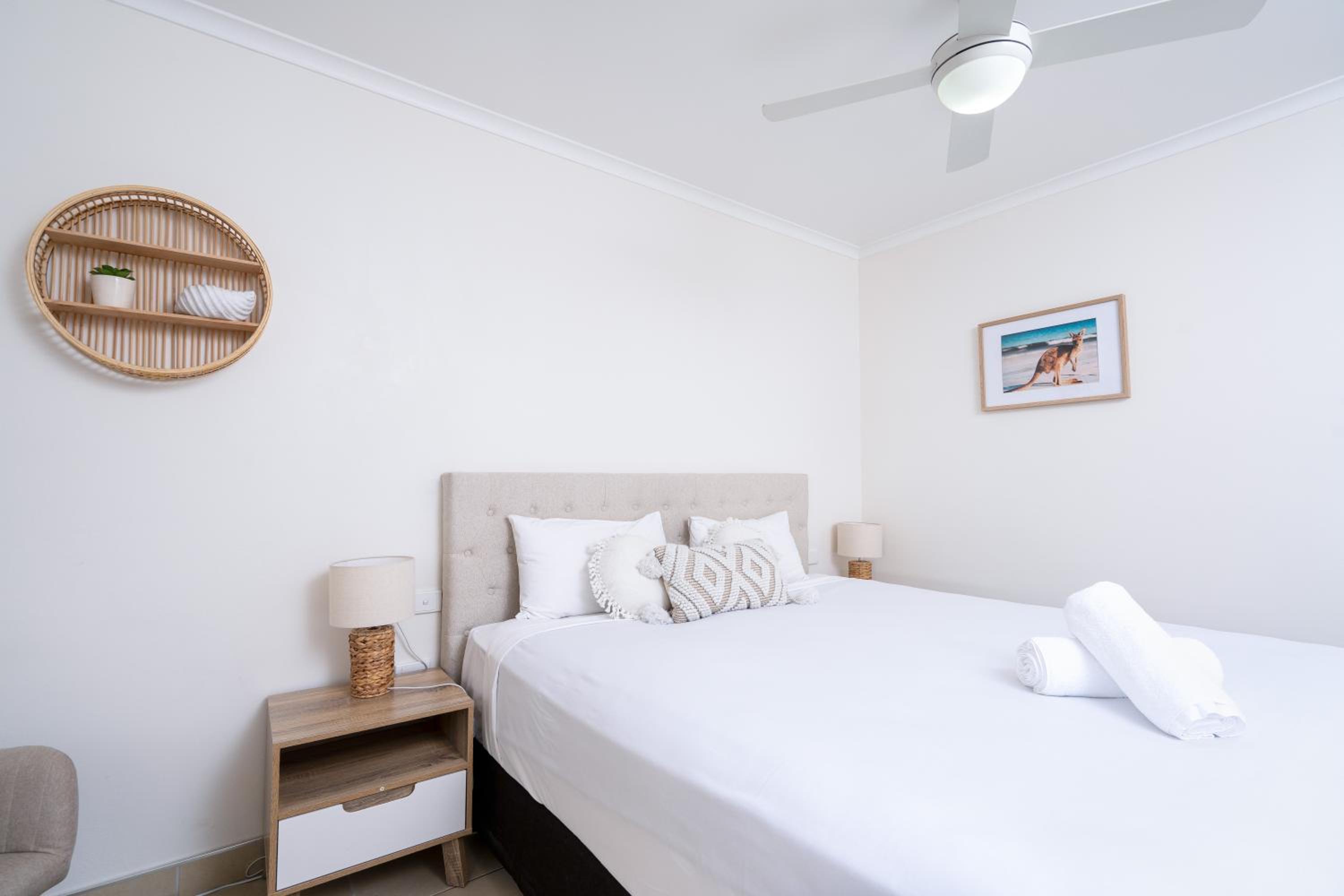 Deluxe King Room - Photo 4