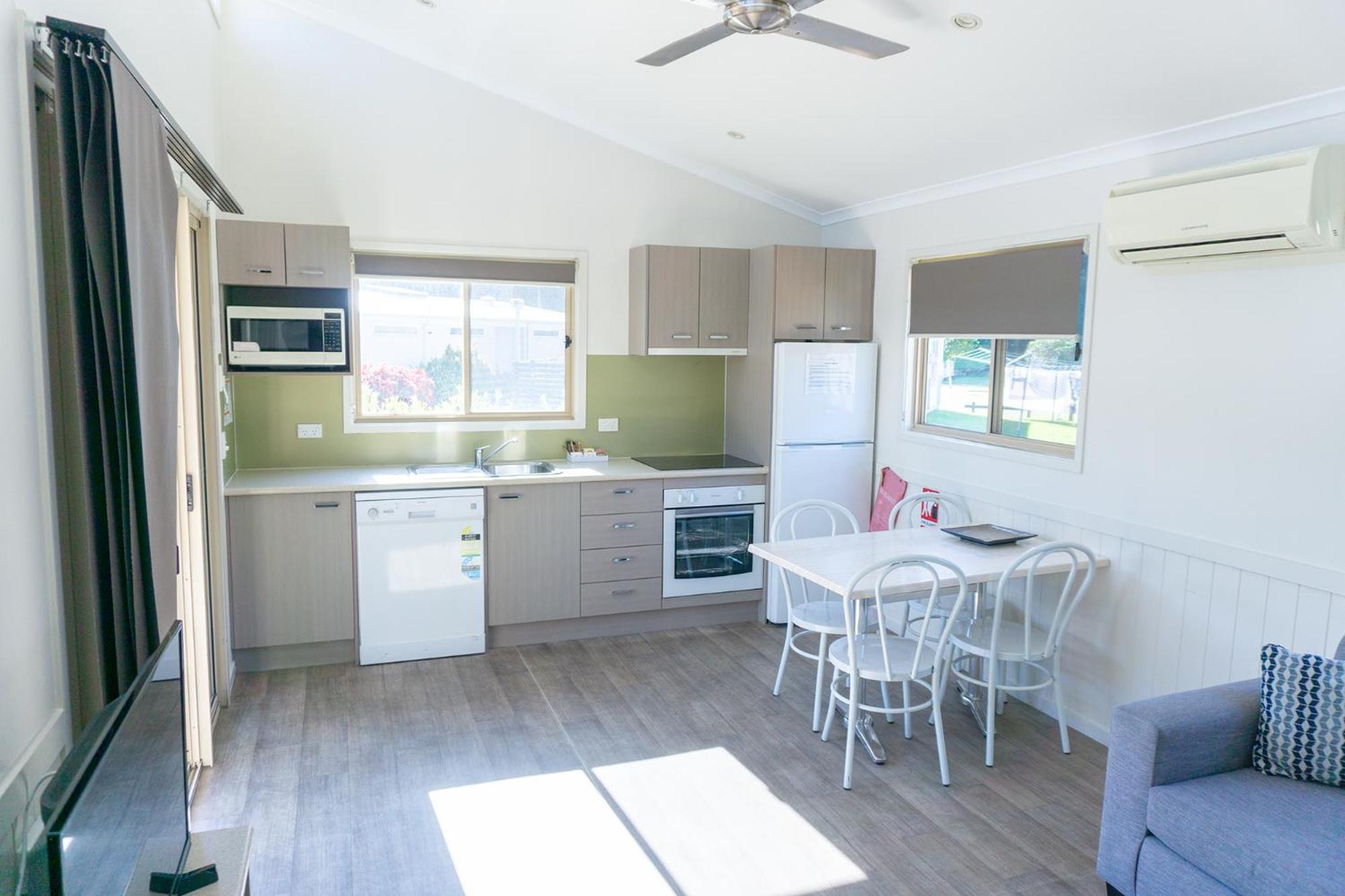 Budget Two-Bedroom Cabin photo 2