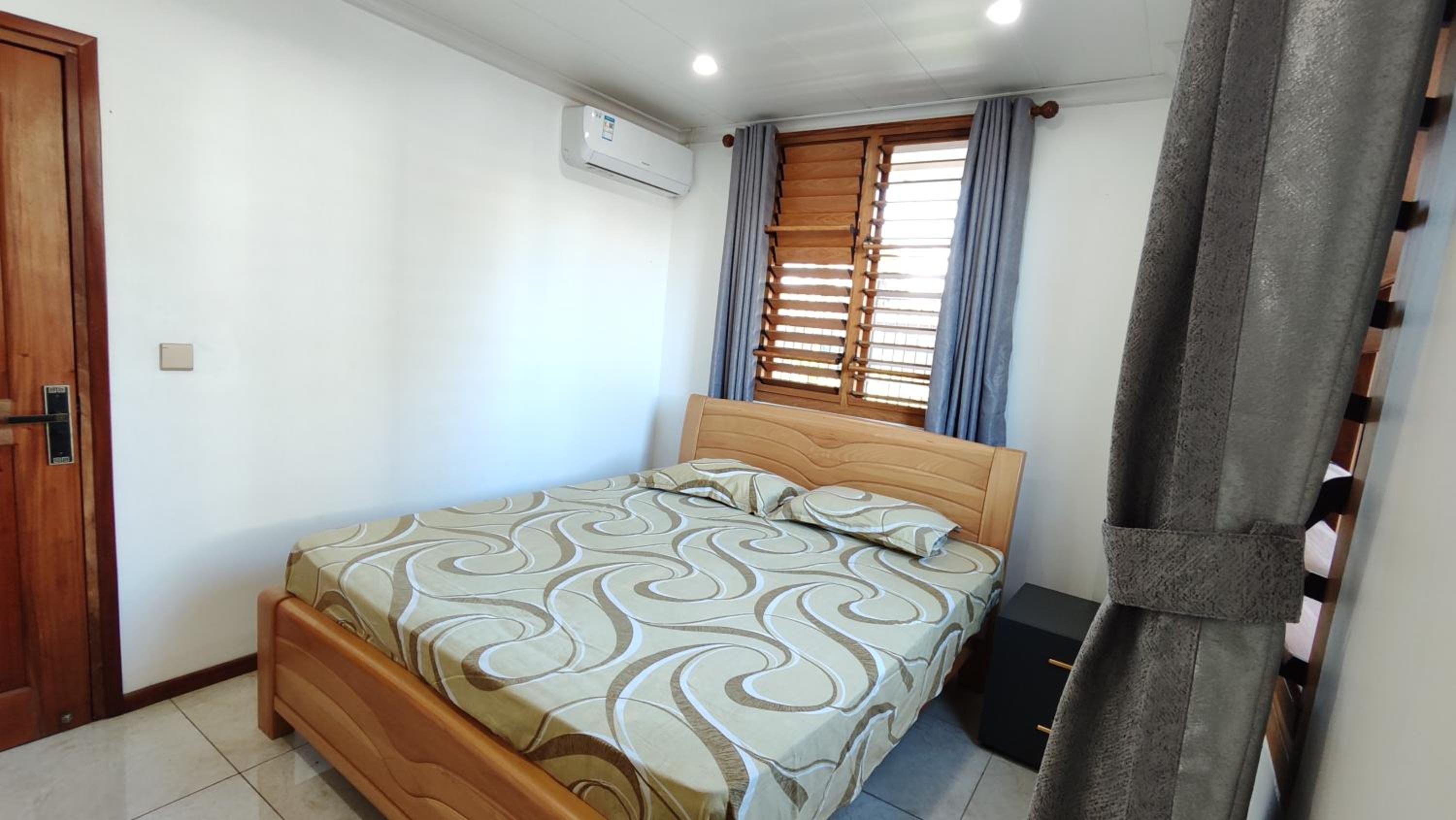 Three-Bedroom Apartment photo 2