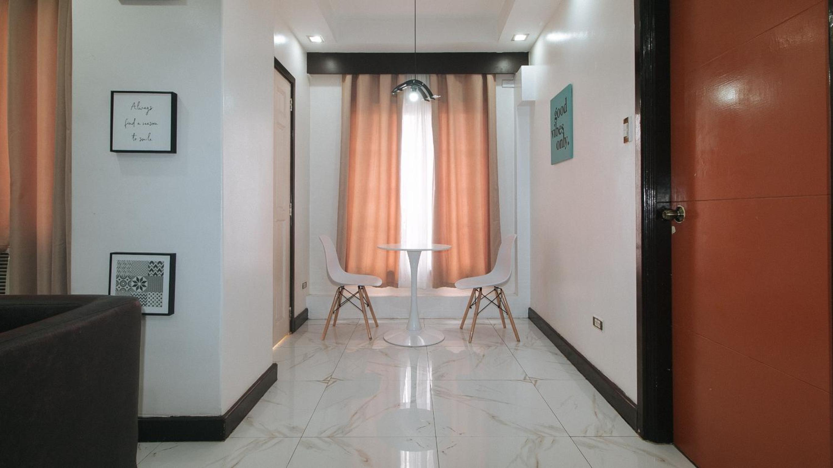 One-Bedroom Suite - Photo 11