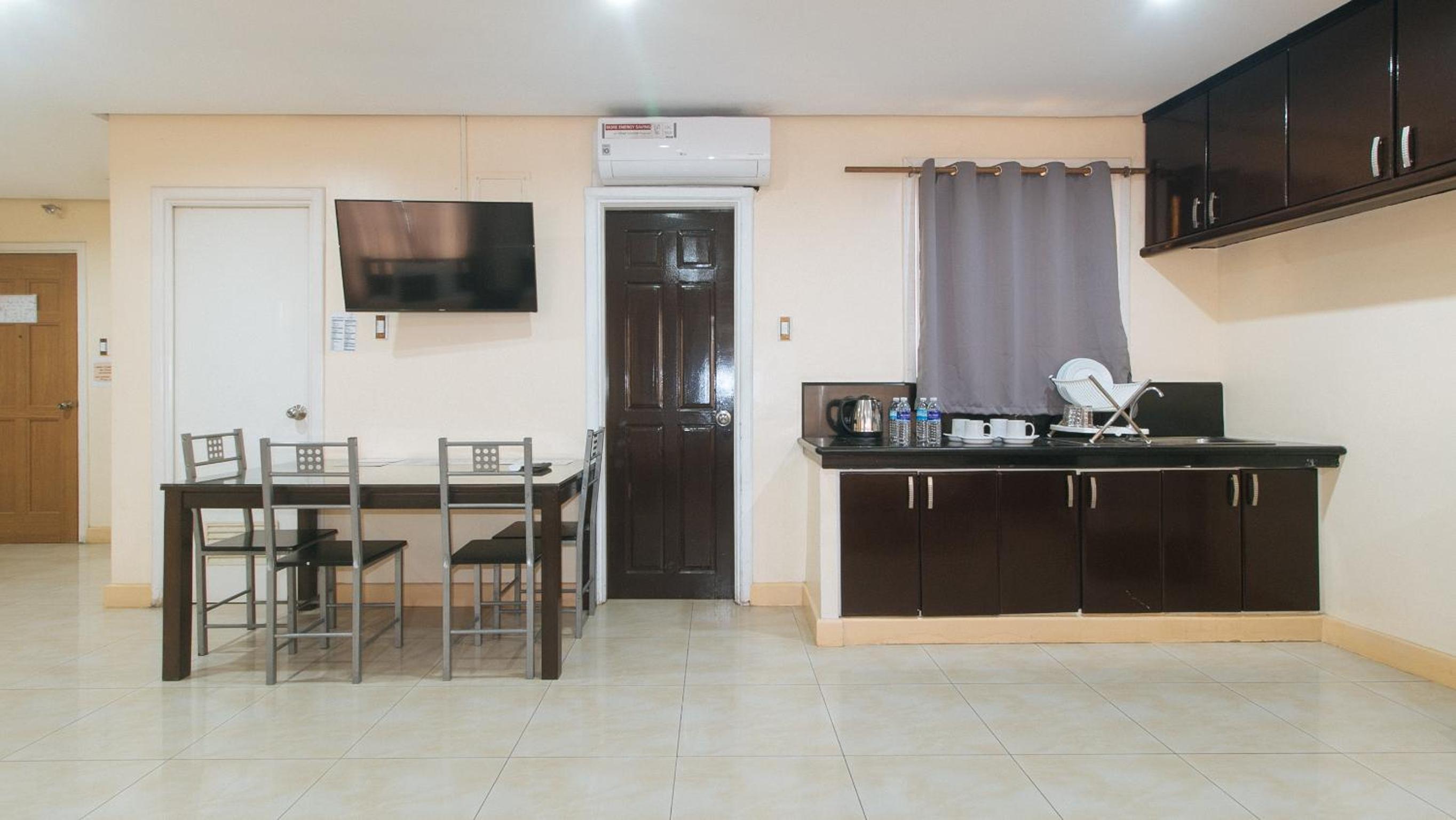 Family Room - Photo 9