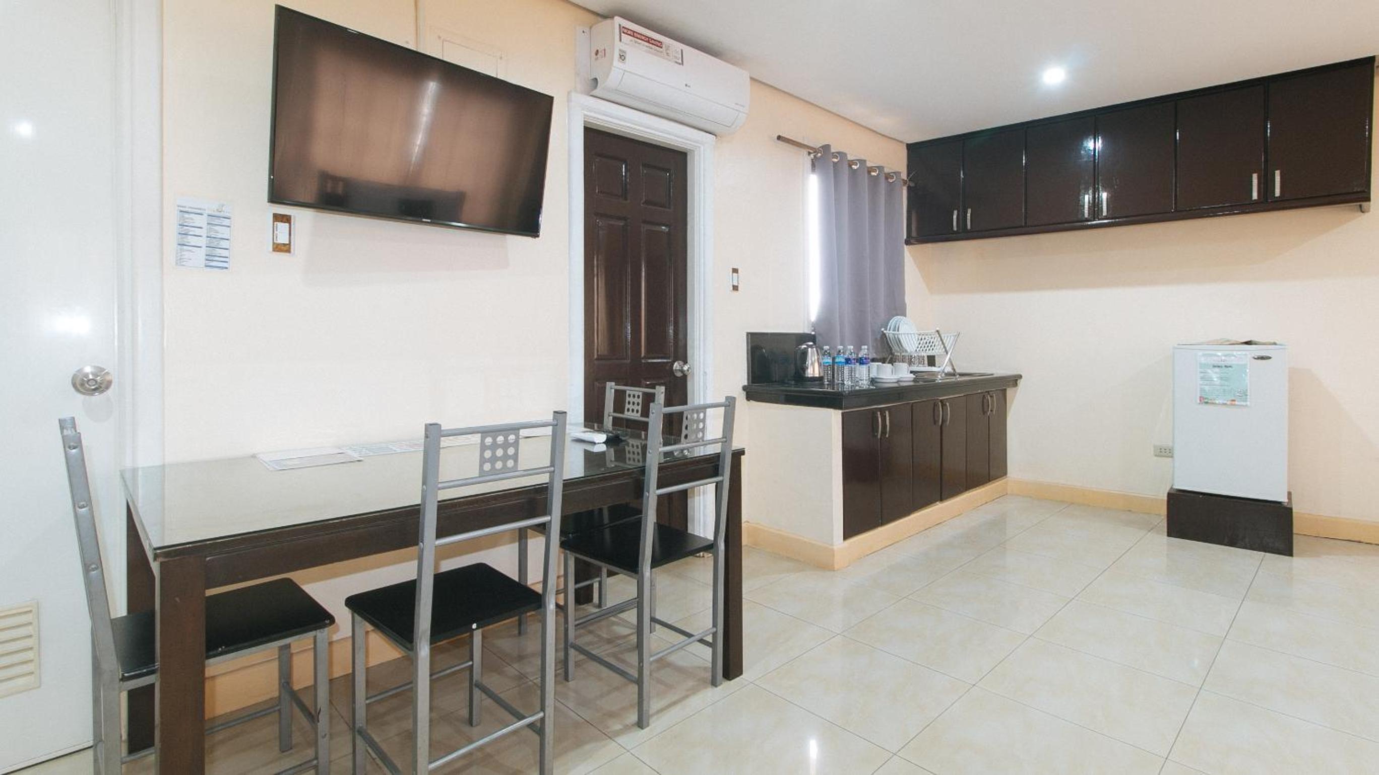 Family Room - Photo 10