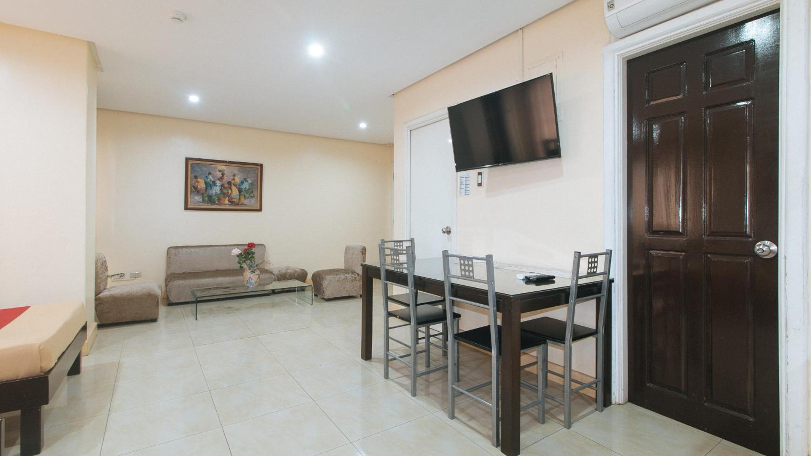 Family Room - Photo 8