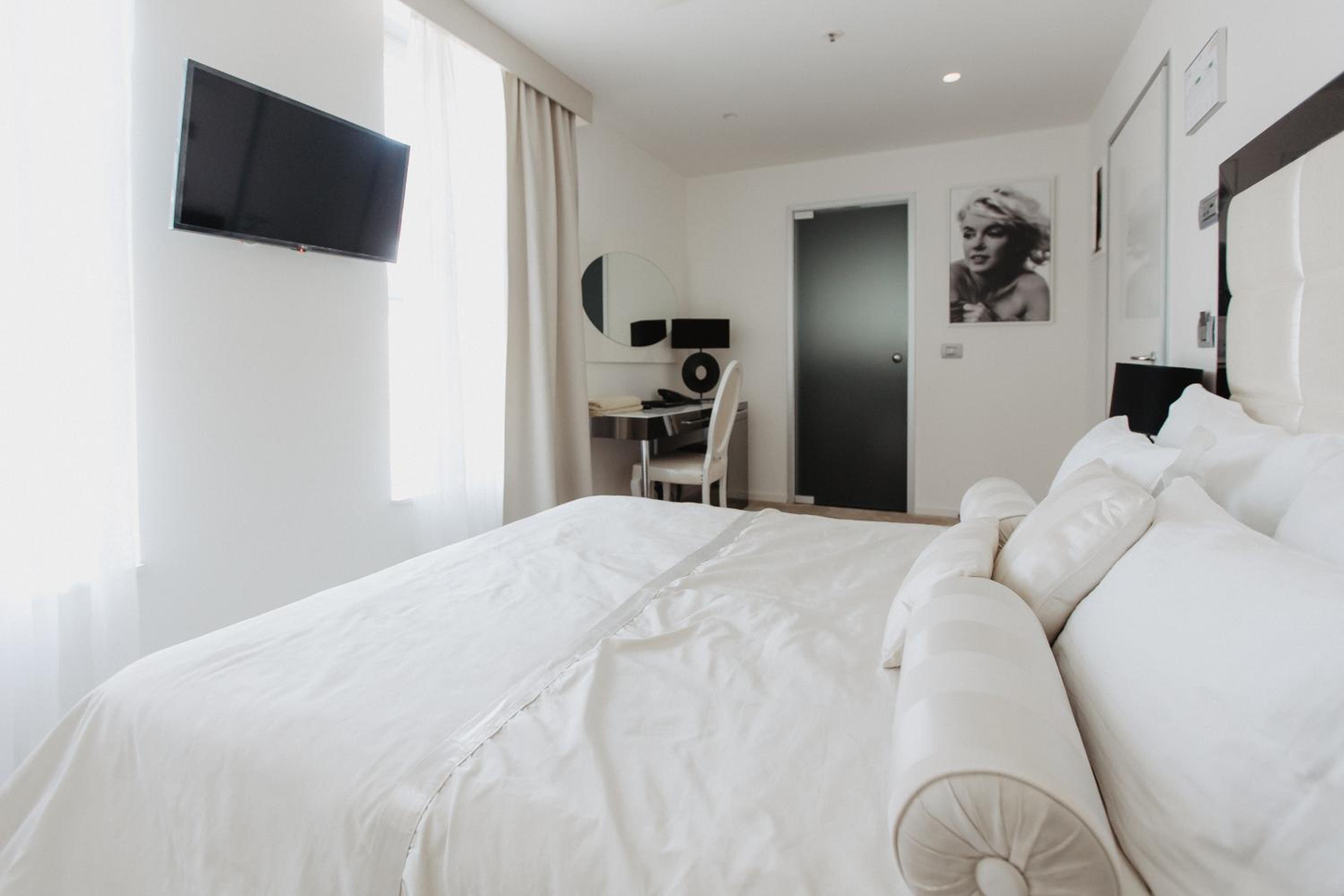 Standard Double Room photo 2