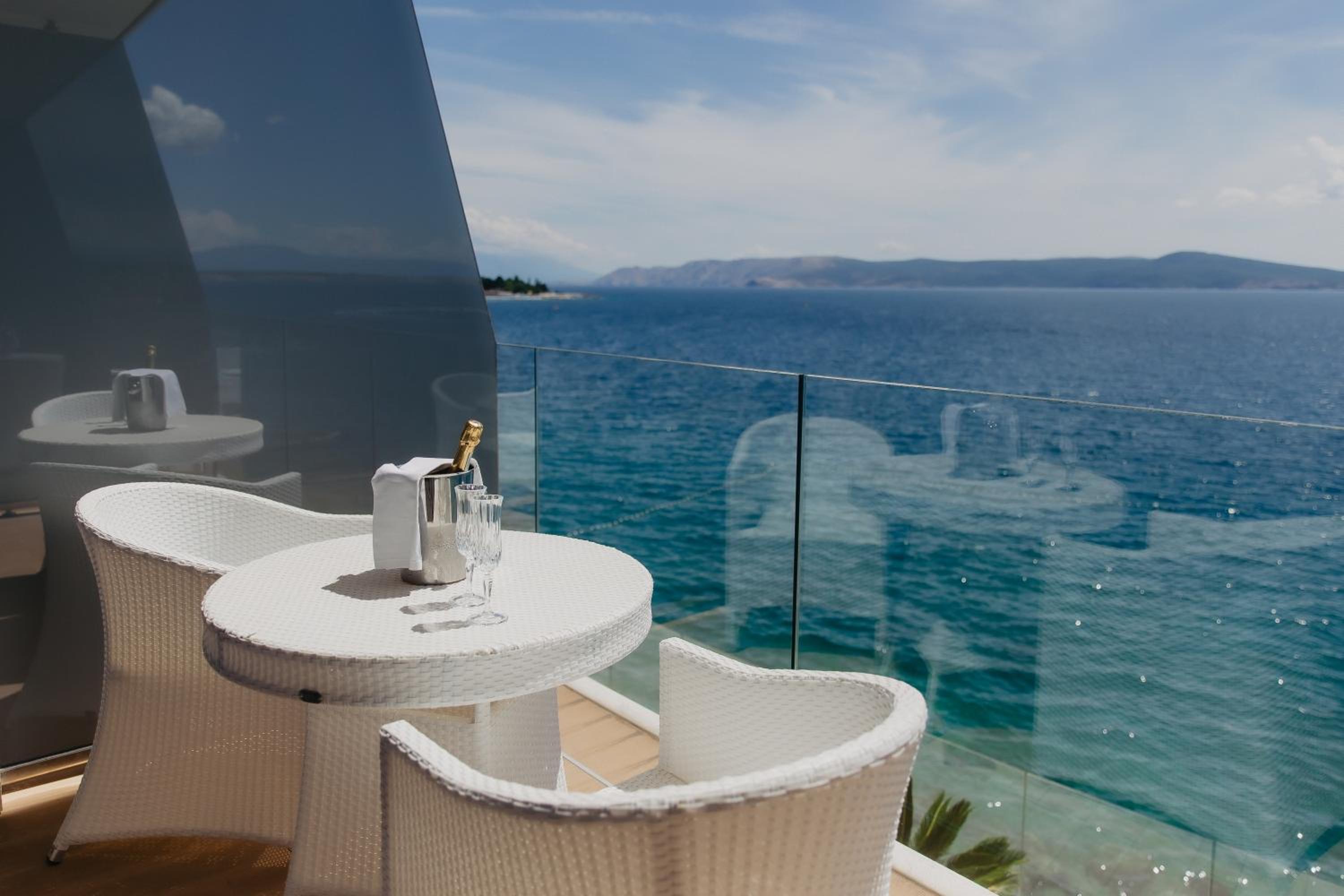 Superior Double Room with Sea View and Balcony - Photo 3