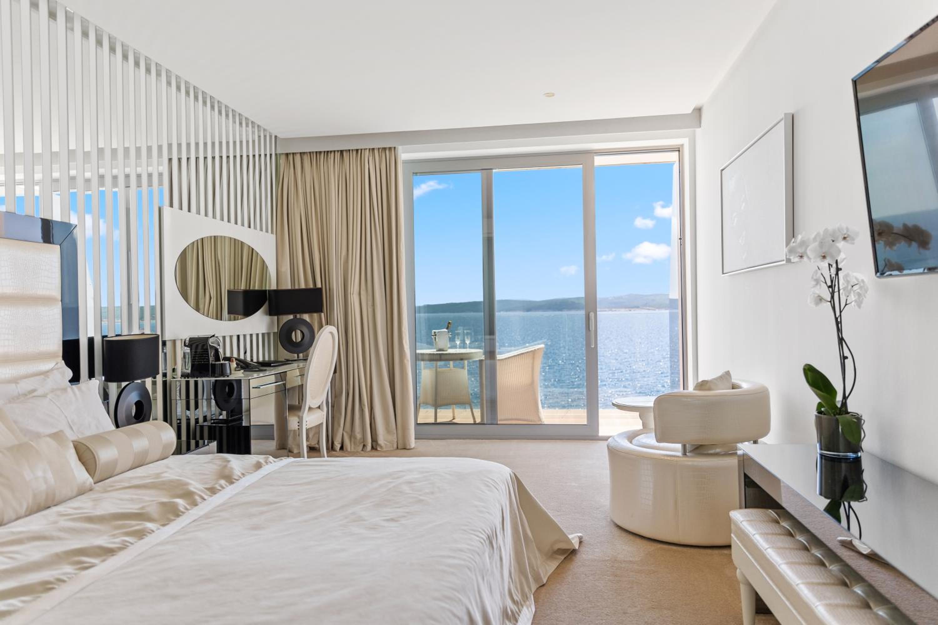 Superior Double Room with Sea View and Balcony - Photo 1