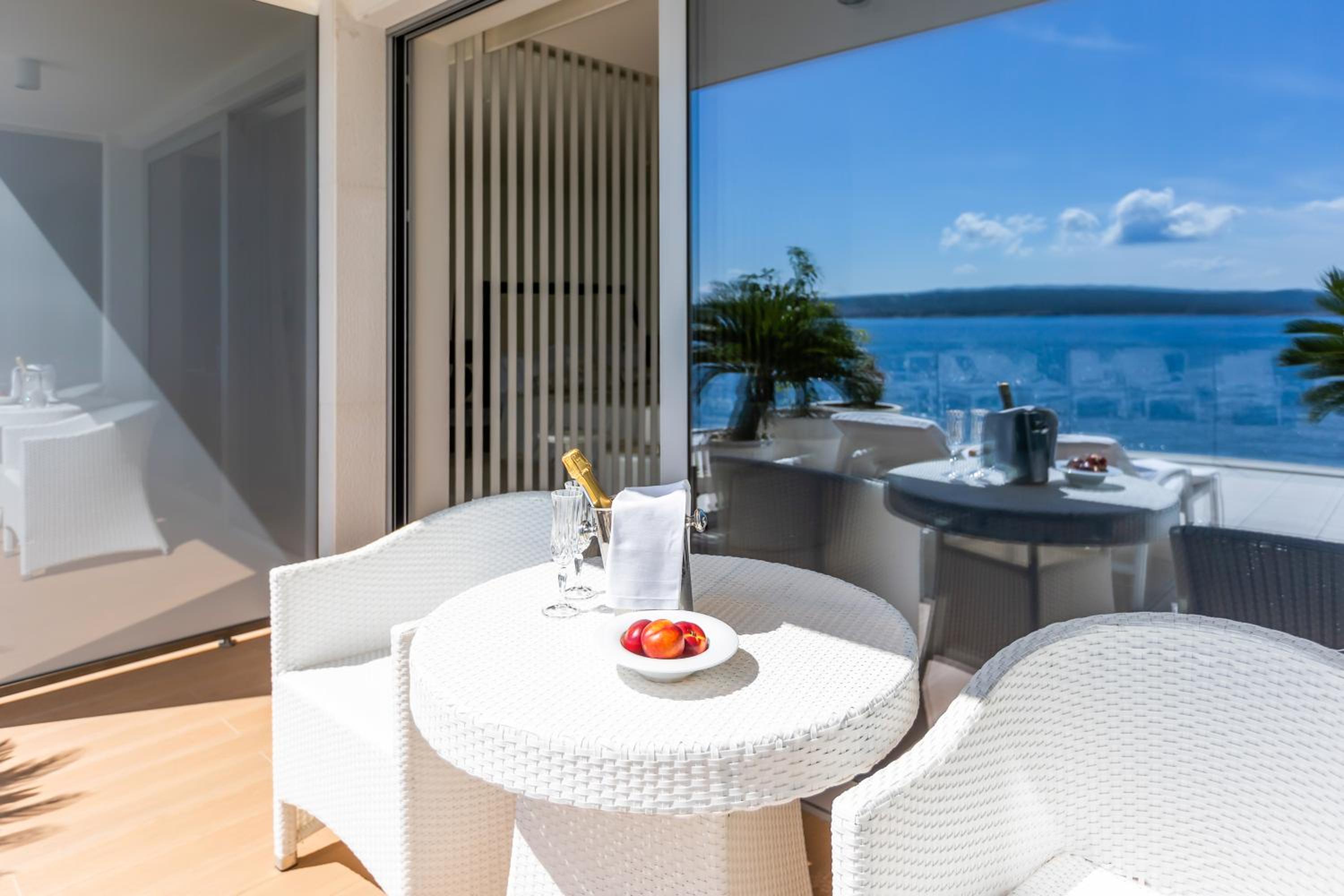 Deluxe Double Room with Terrace and Sea View - Photo 4