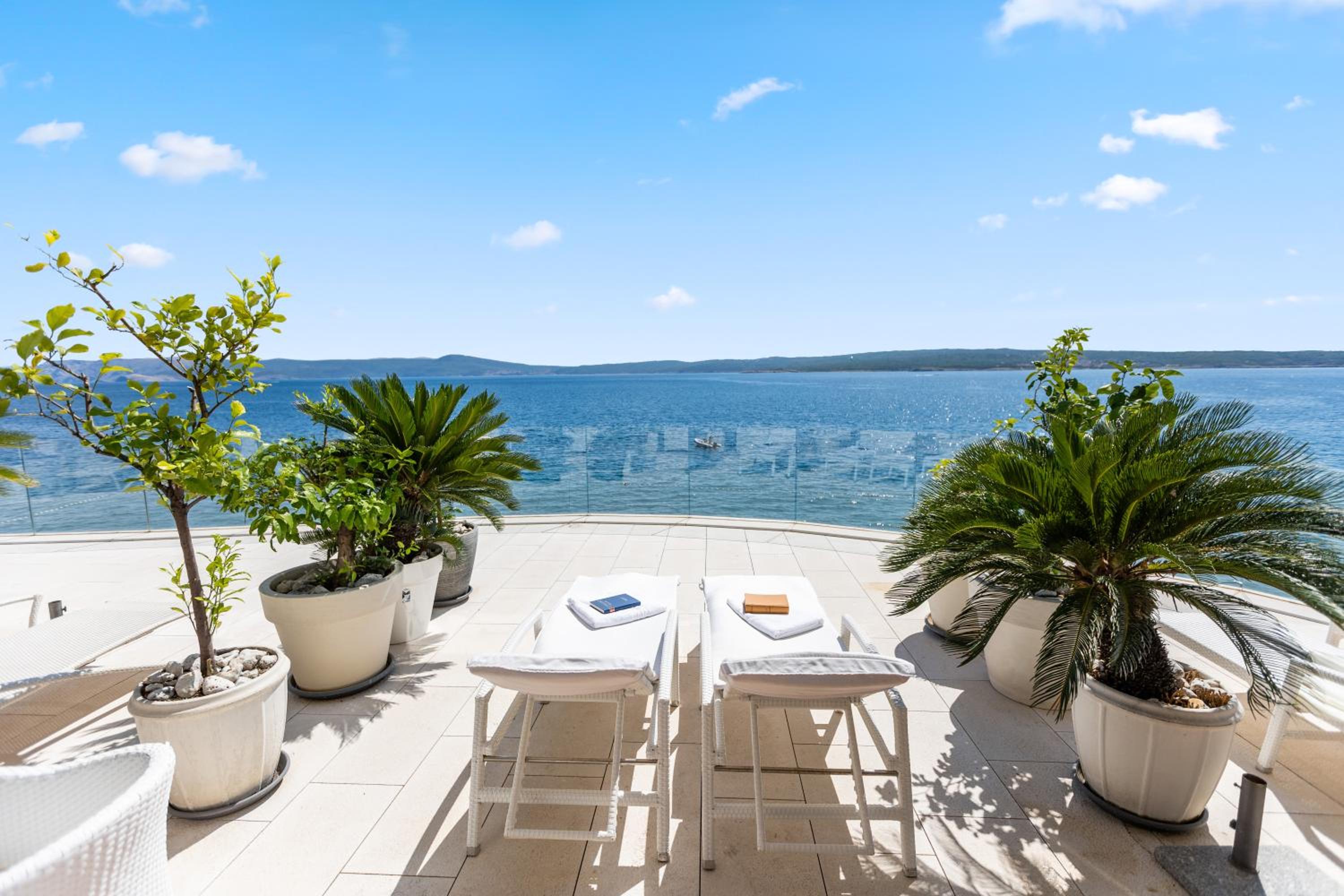 Deluxe Double Room with Terrace and Sea View - Photo 12