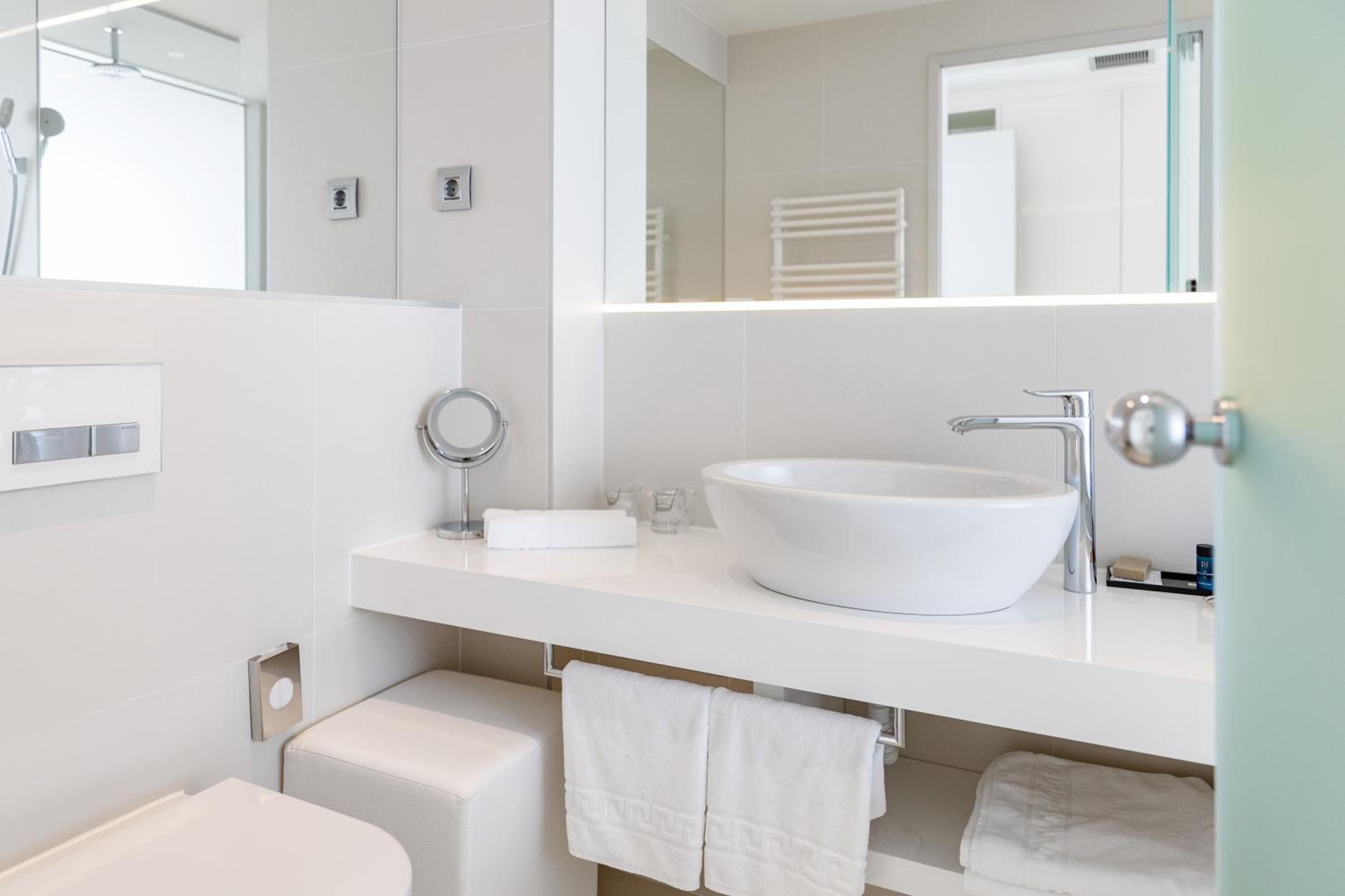 Superior Double Room with Sea View and Balcony - Photo 4