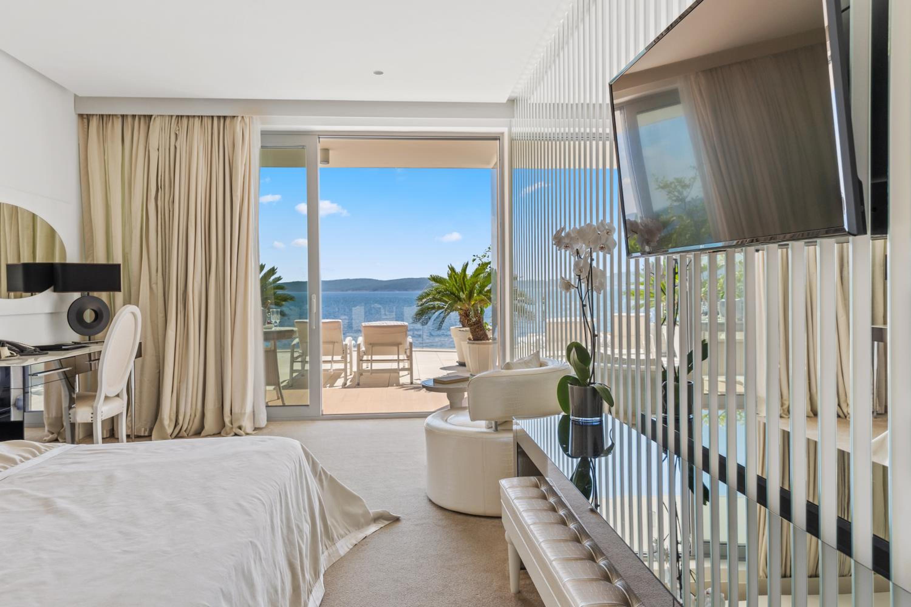 Deluxe Double Room with Terrace and Sea View - Photo 1