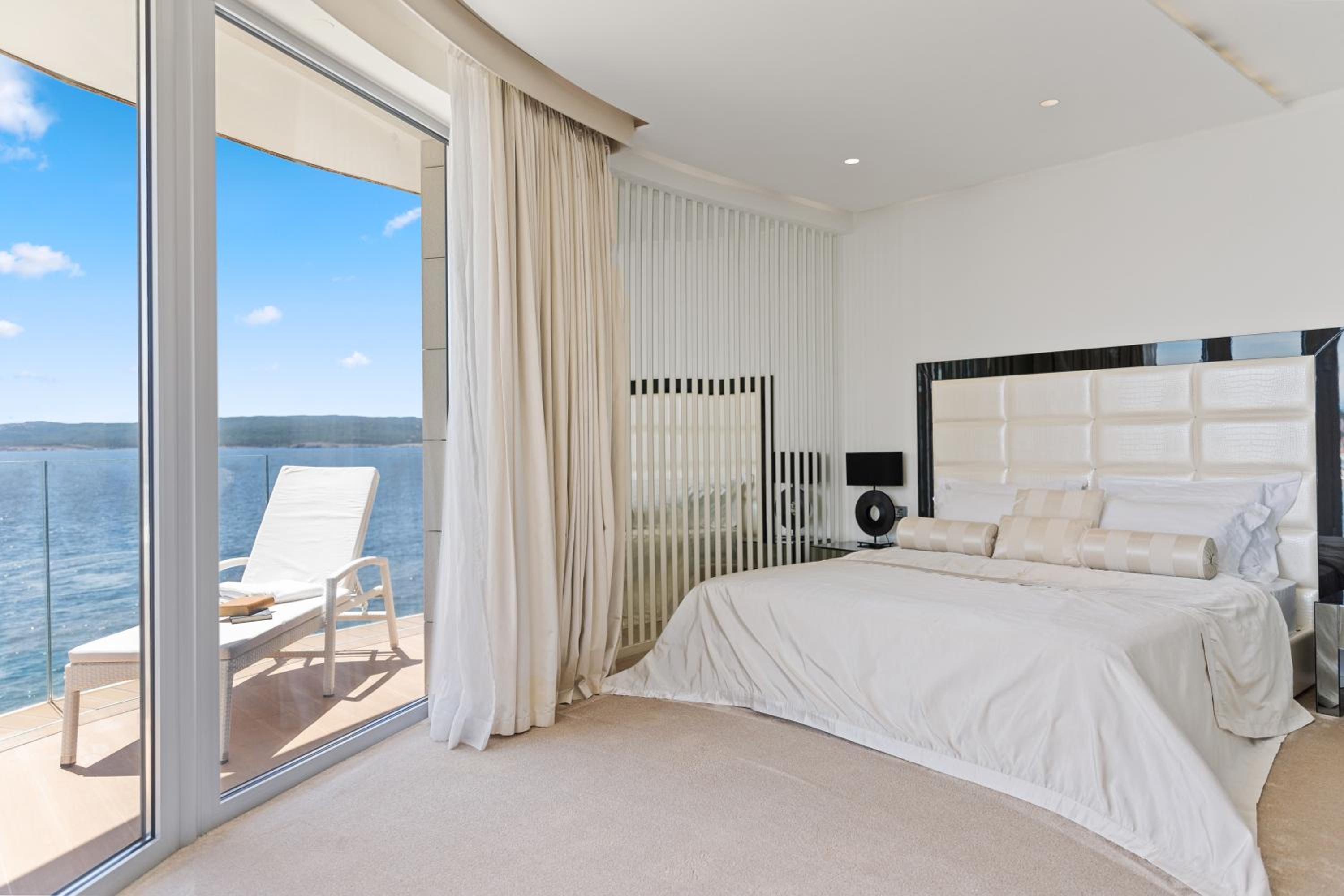 Deluxe Suite with Balcony and Sea View - Photo 1