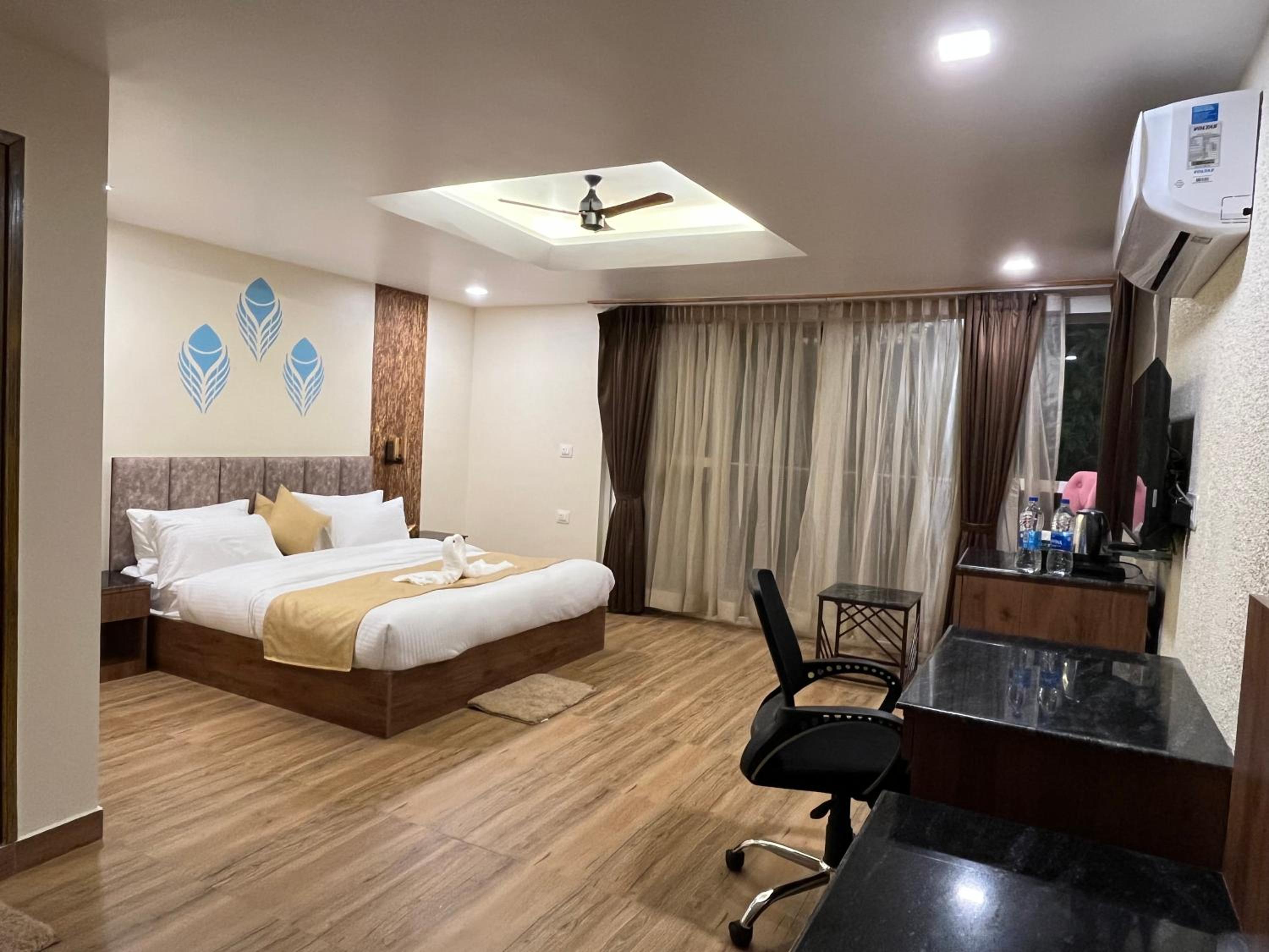 Deluxe Double Room (2 Adults + 1 Child)
