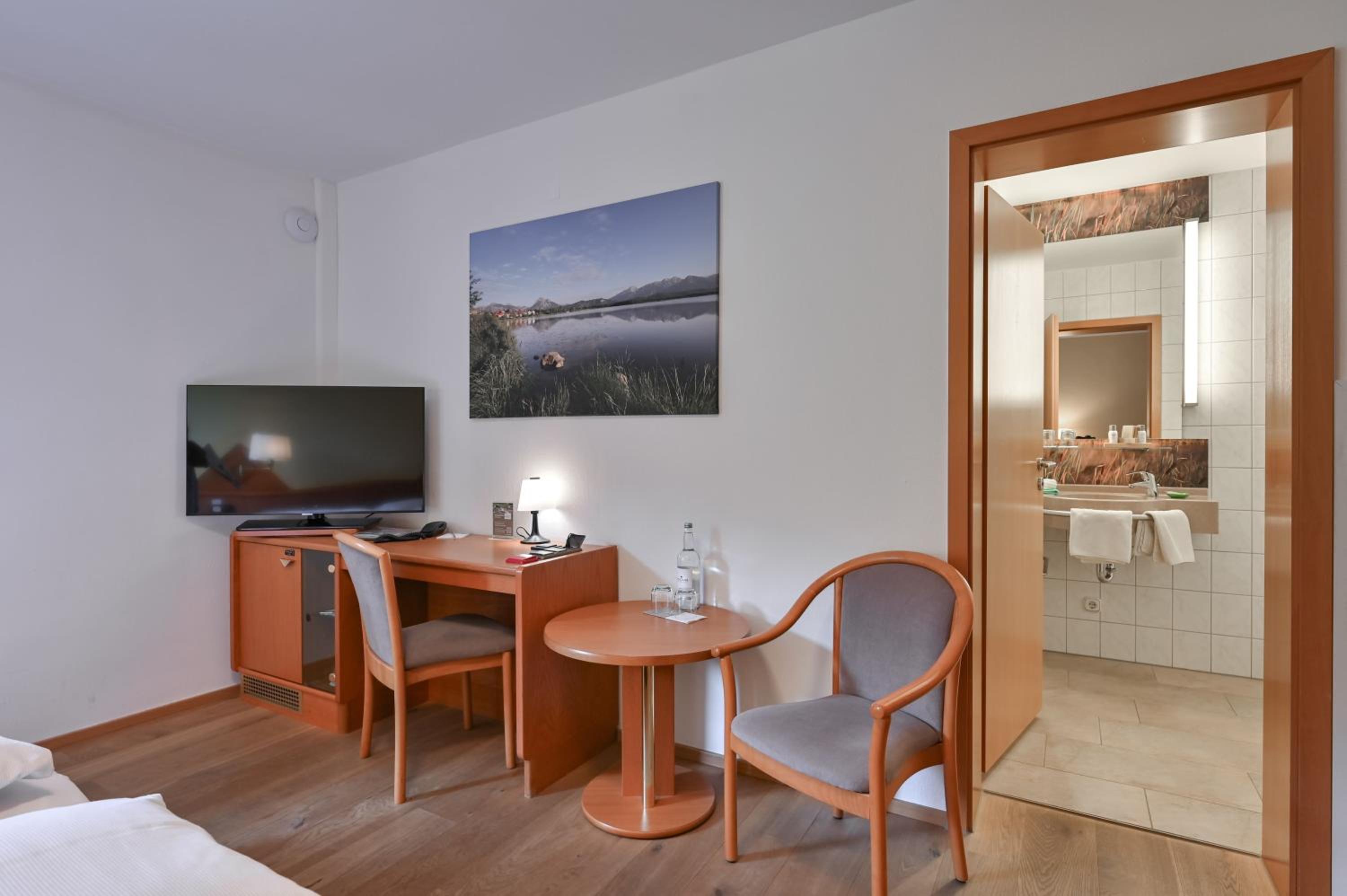 Standard Double Room - Photo 9