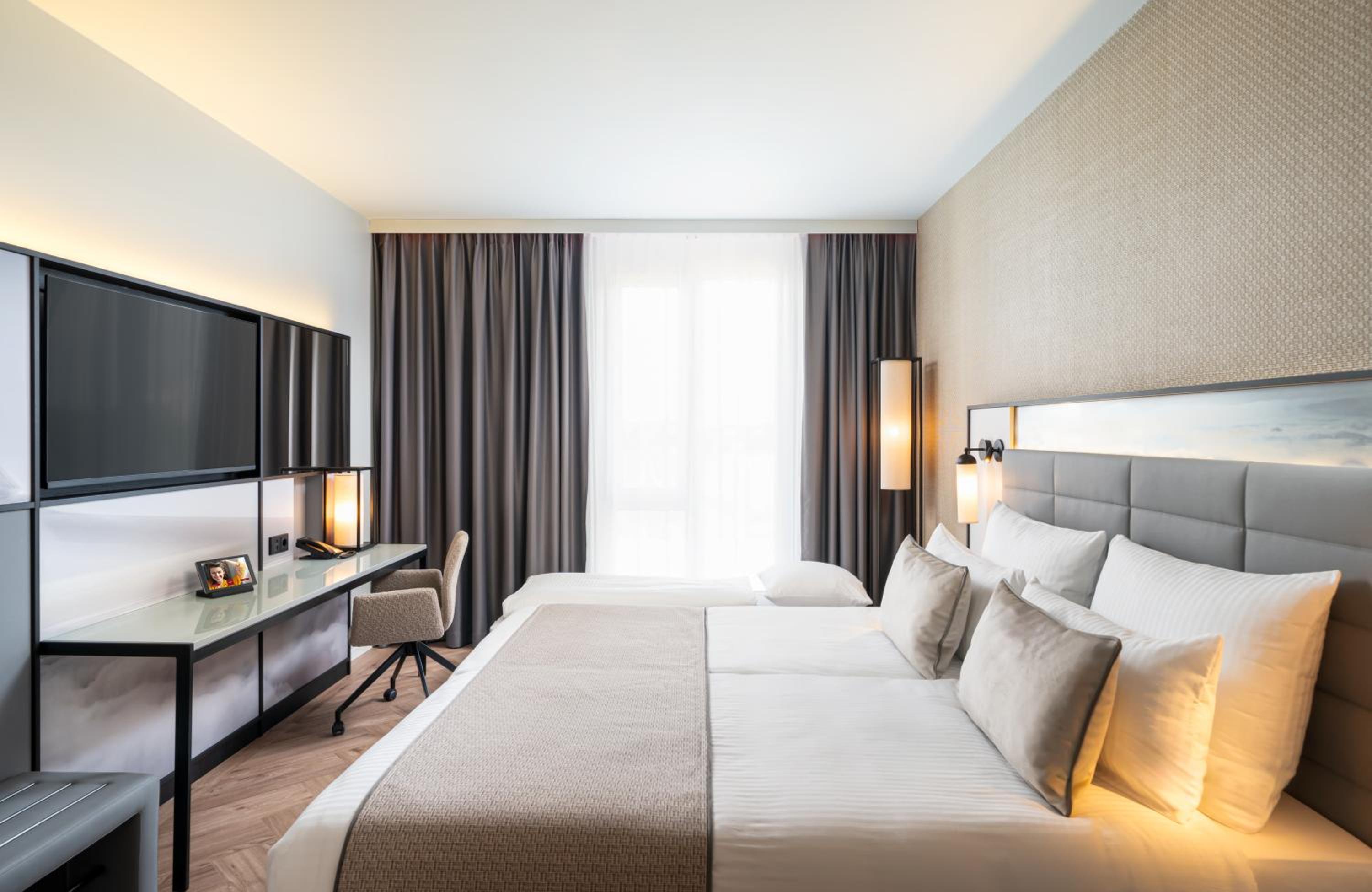 Superior Triple Room - Park Sleep & Fly 14 days photo 3
