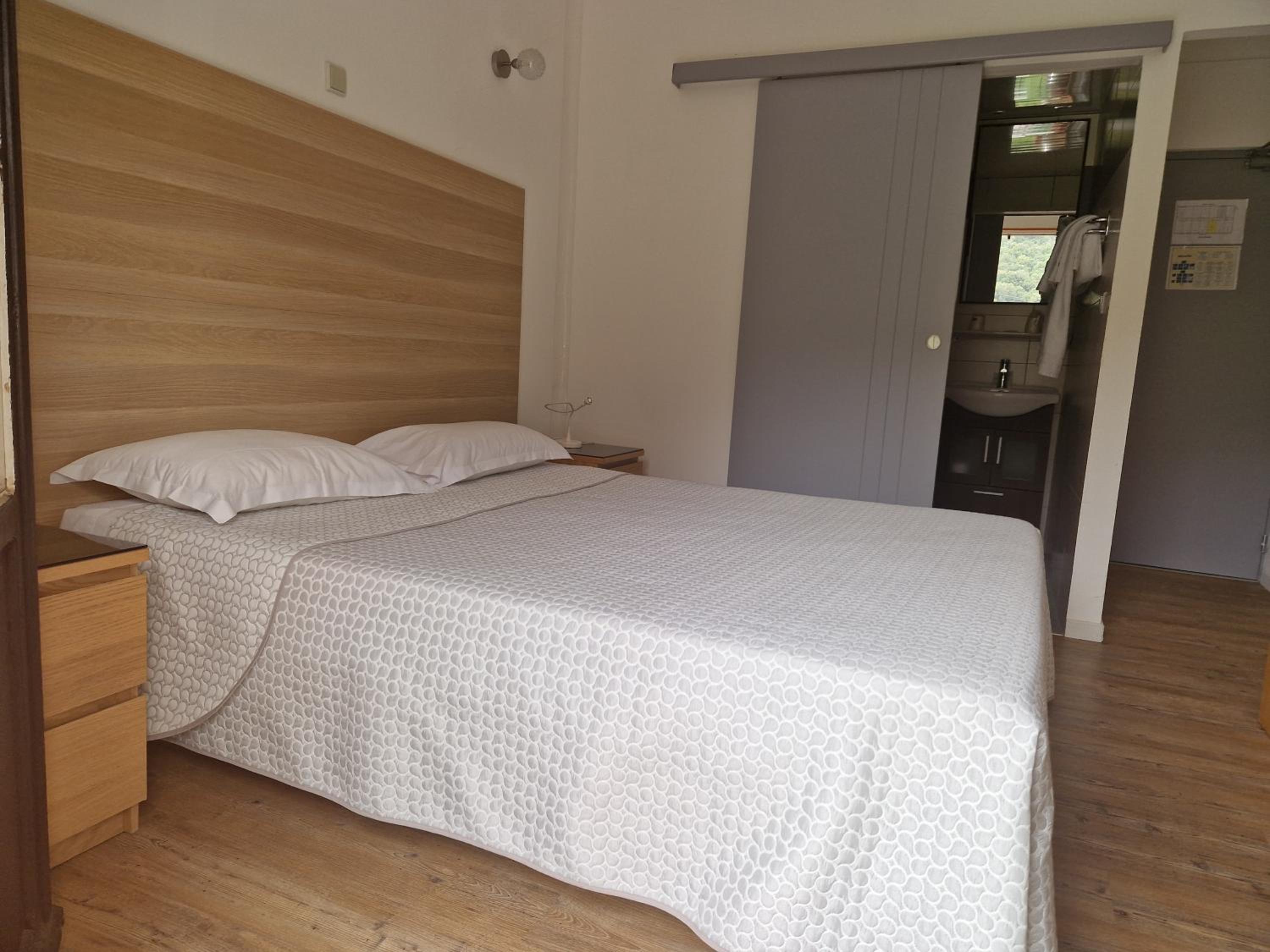 Double Room - Photo 16