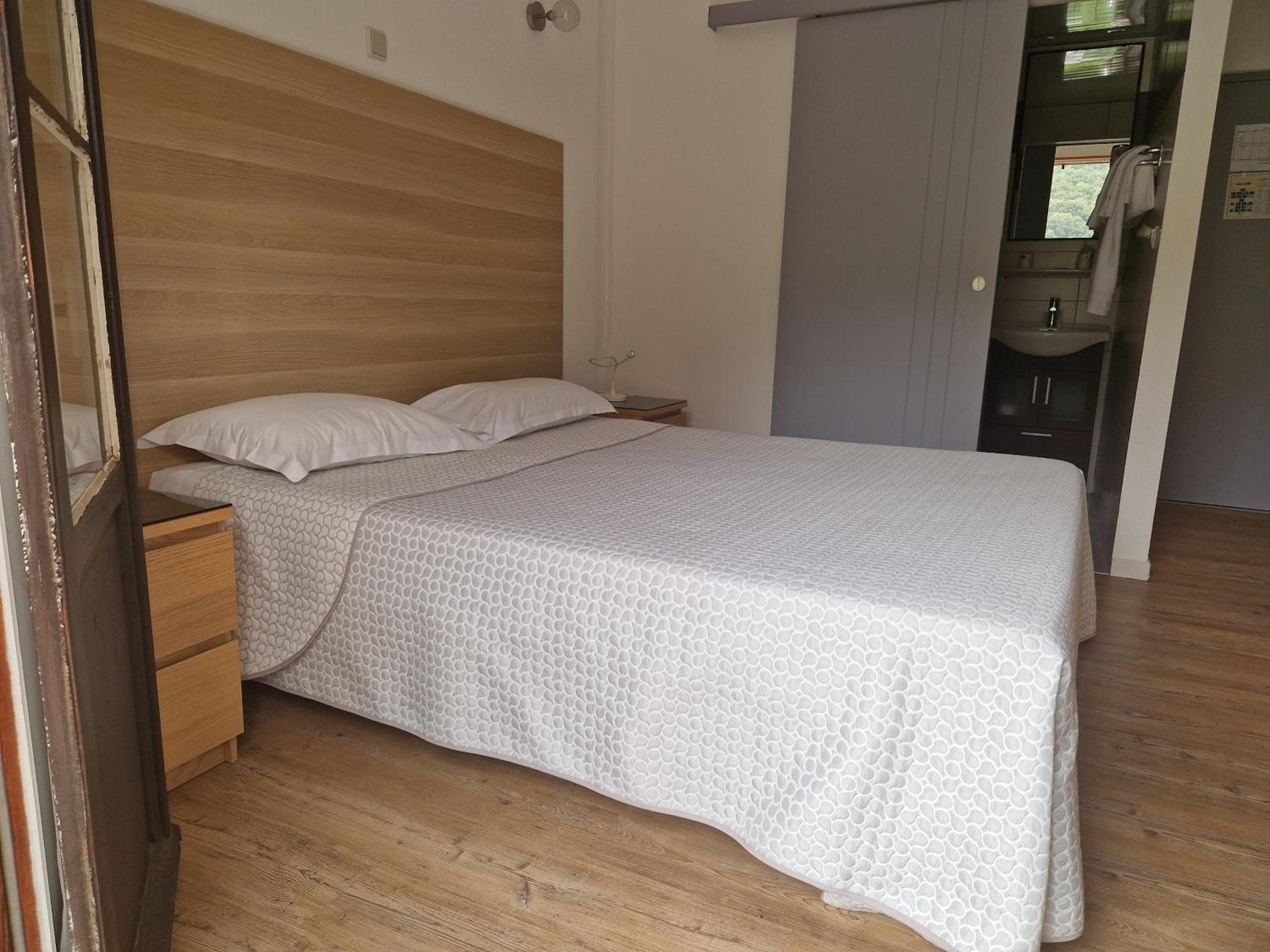 Double Room - Photo 14