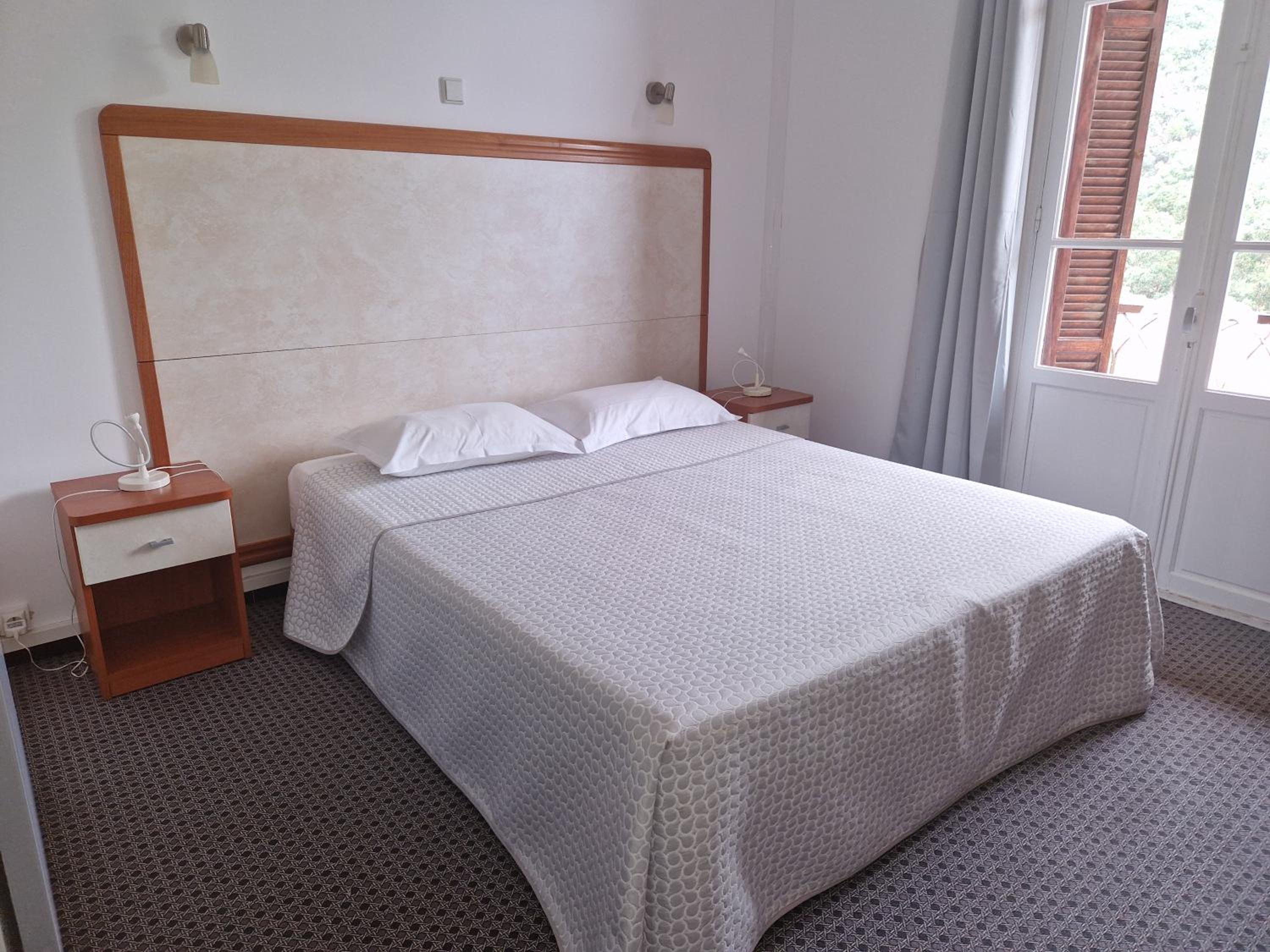 Double Room - Photo 12