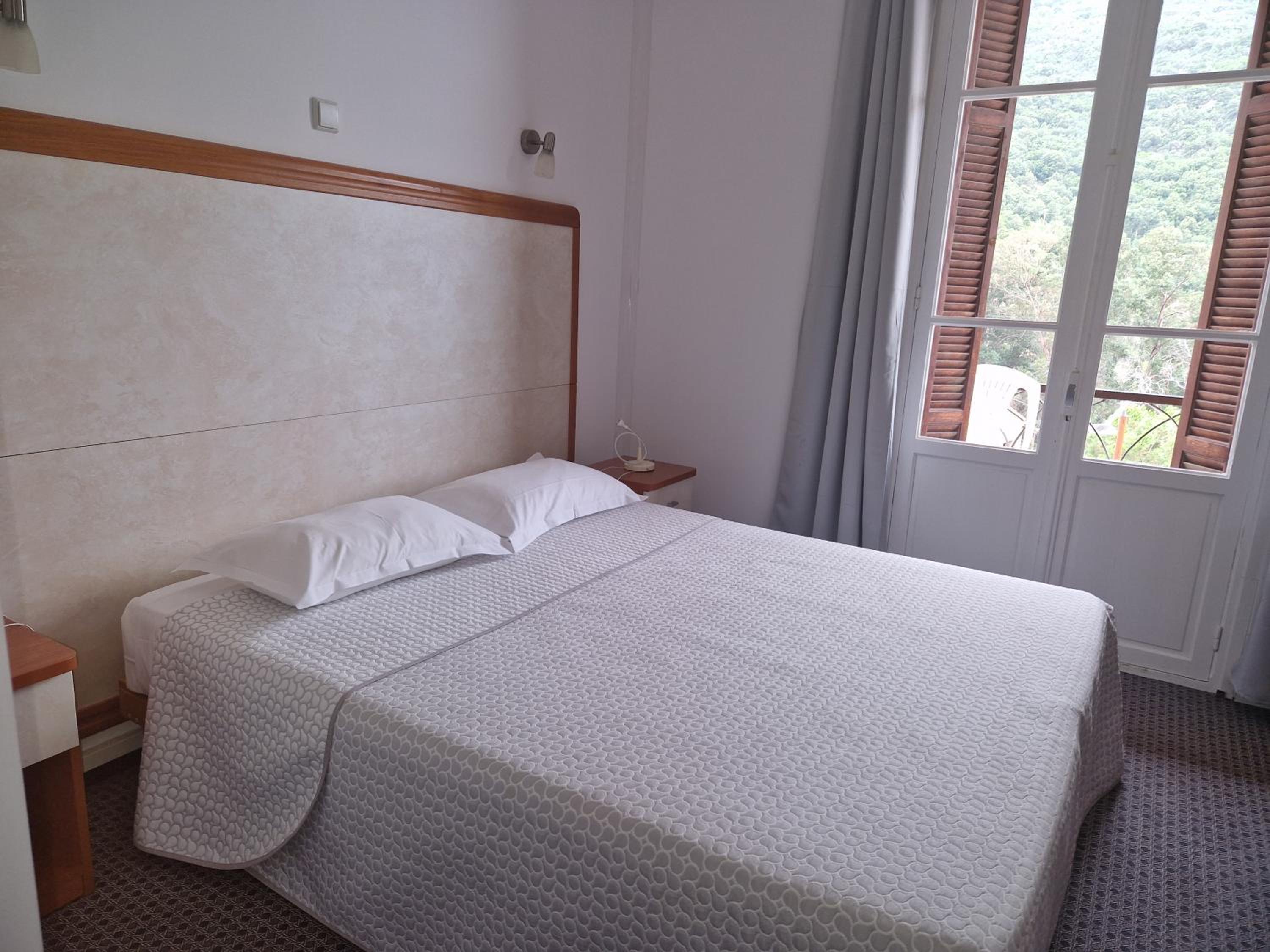 Double Room - Photo 11