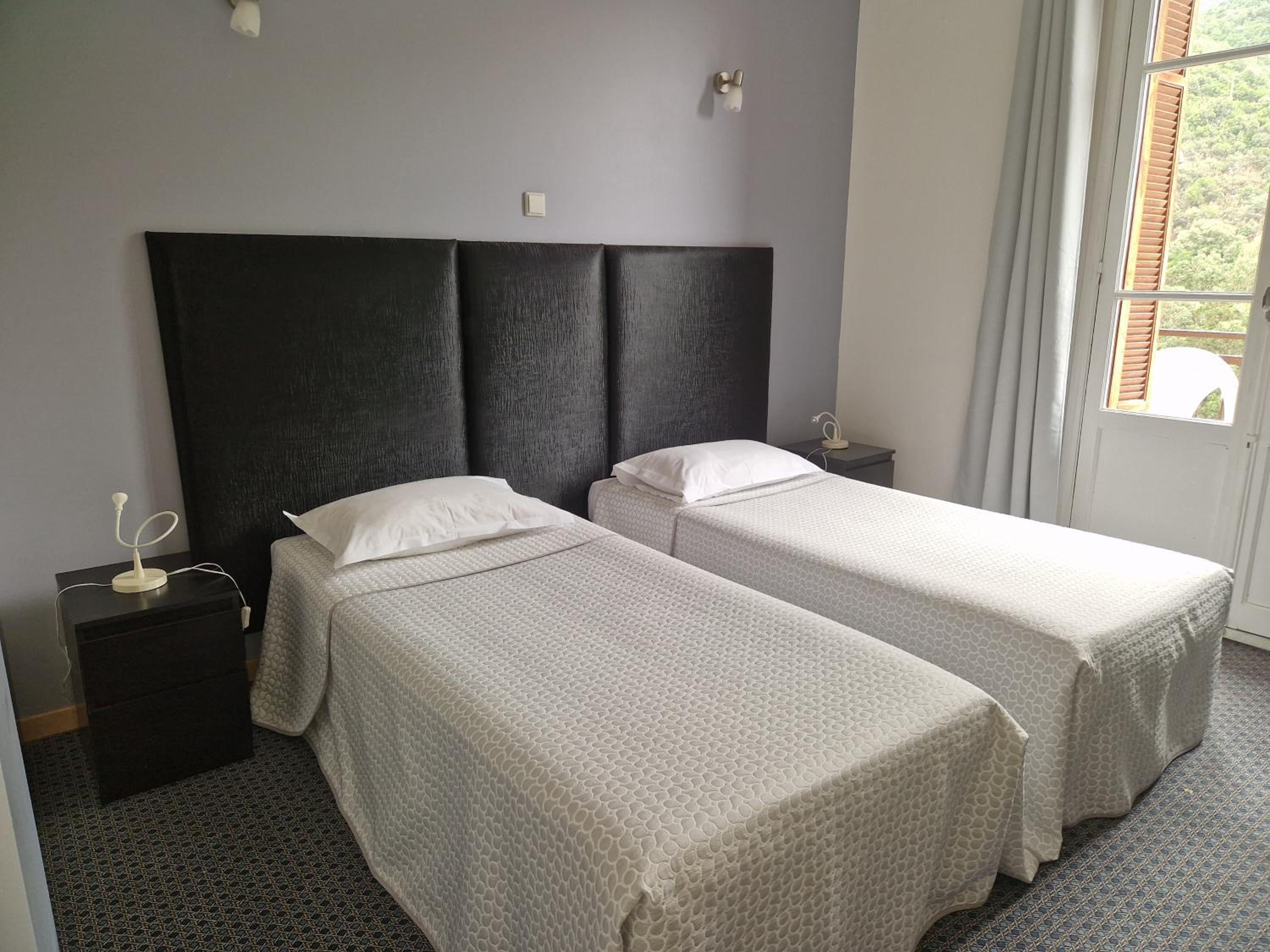 Twin Room - Photo 4