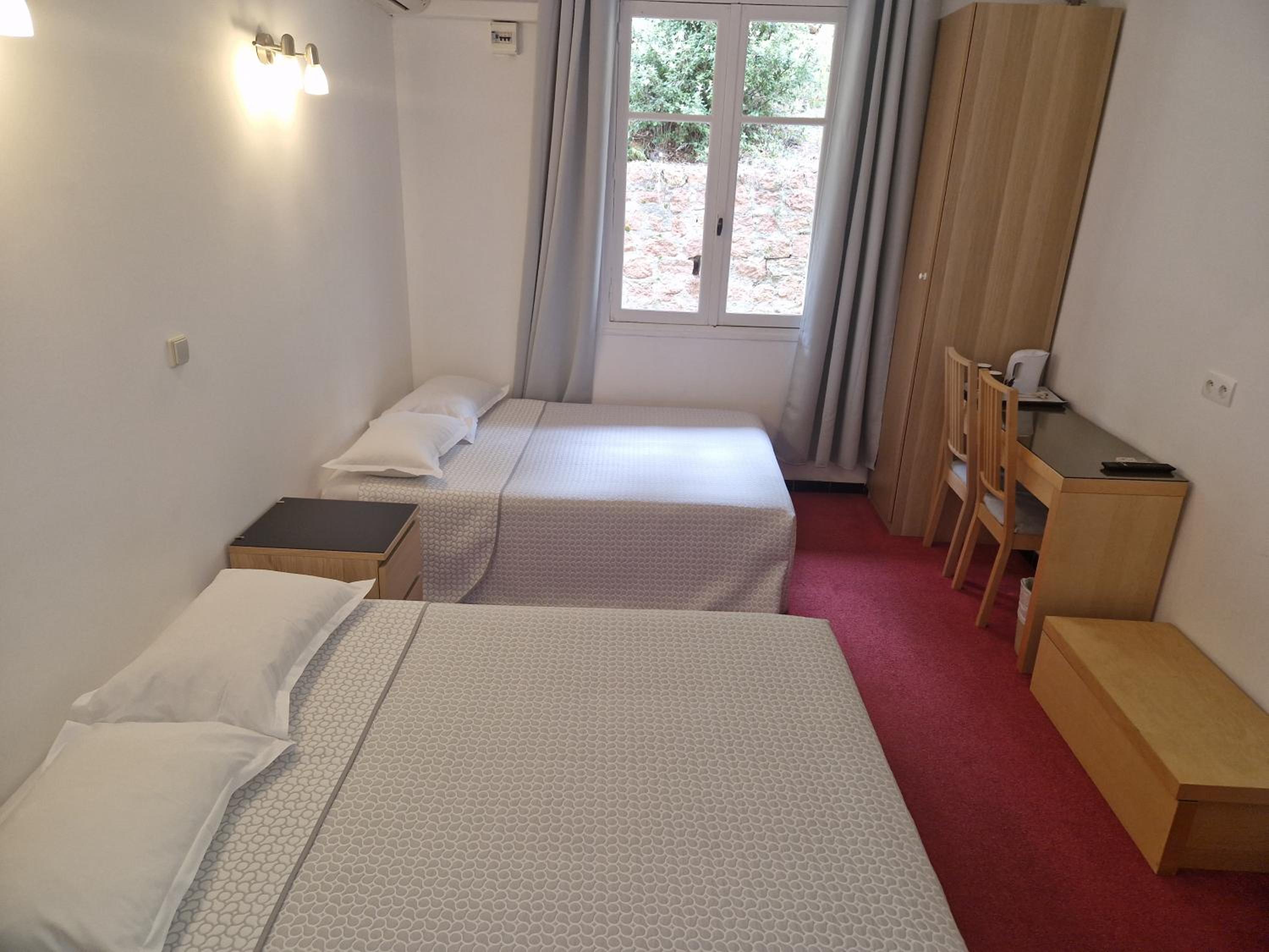 Quadruple Room - Photo 5