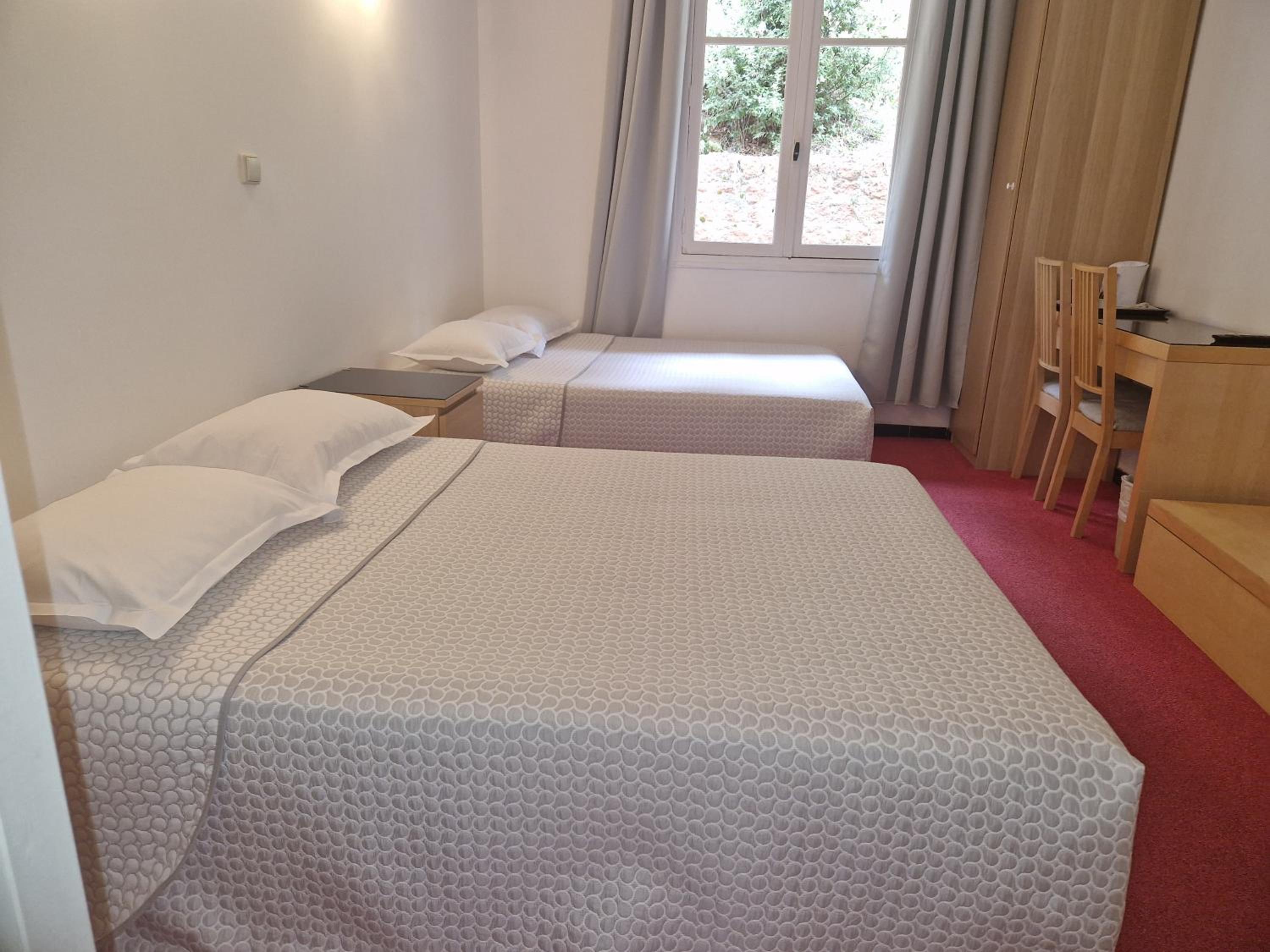Quadruple Room - Photo 1