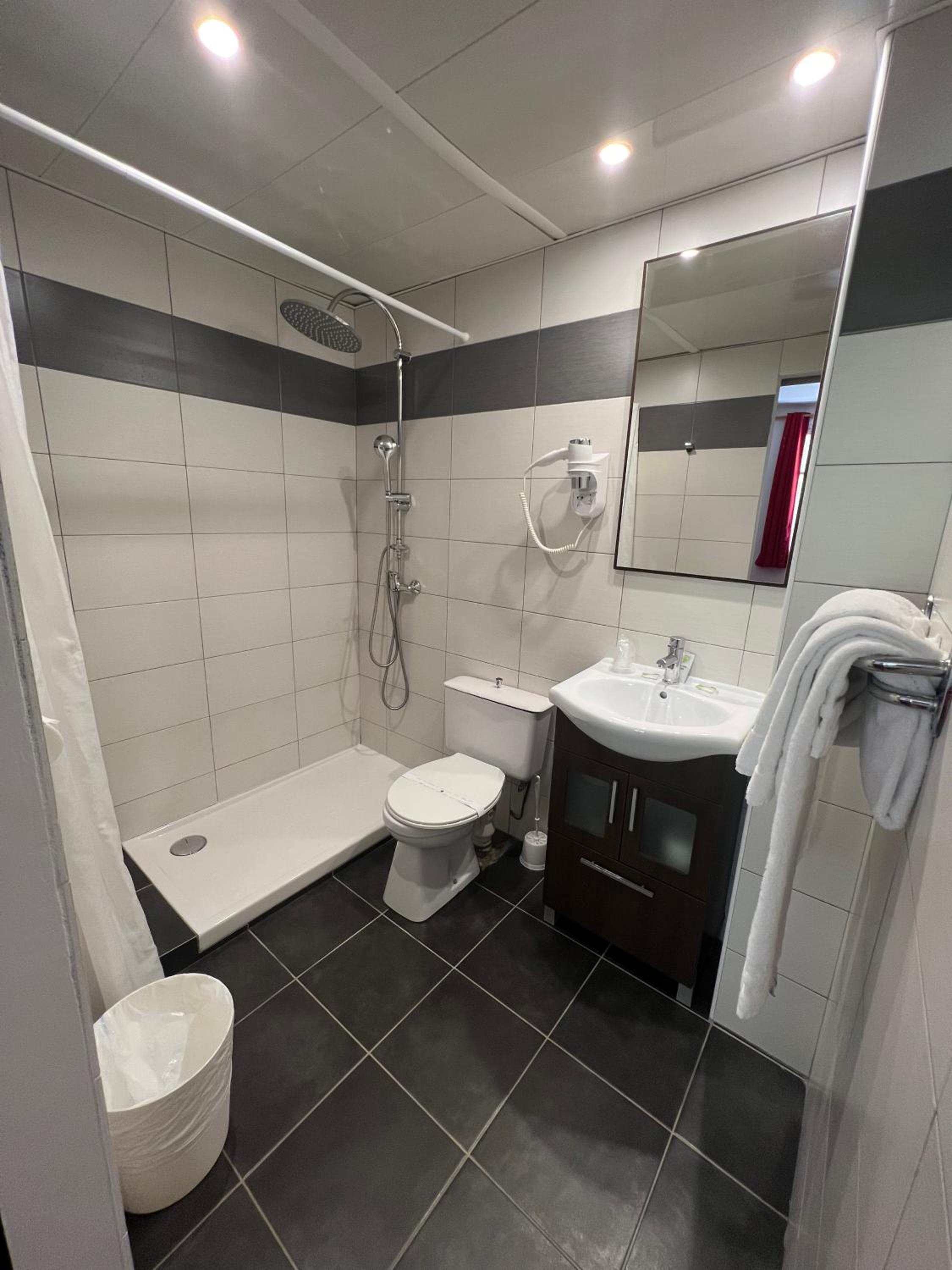 Double Room - Photo 25