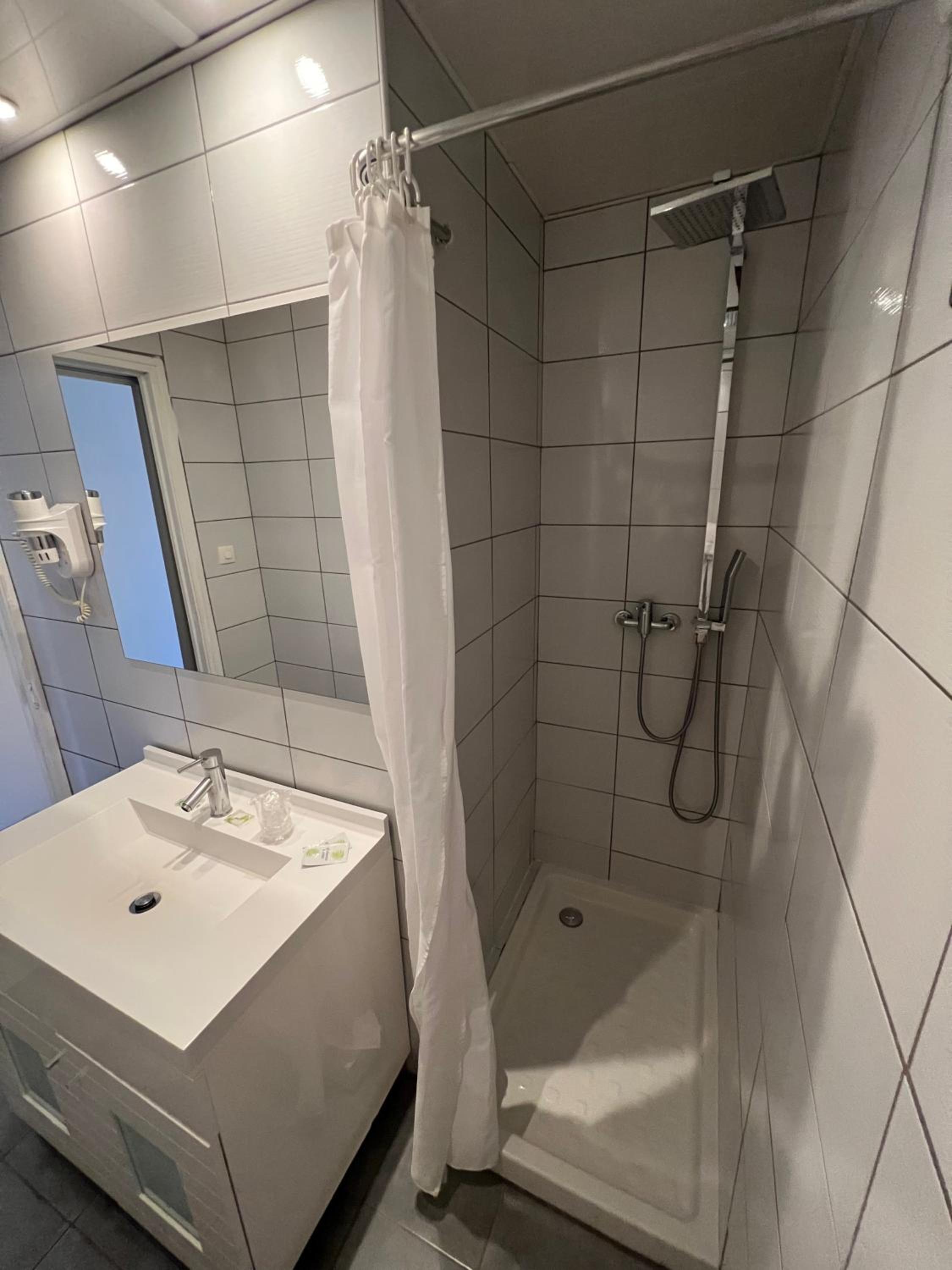 Double Room - Photo 8