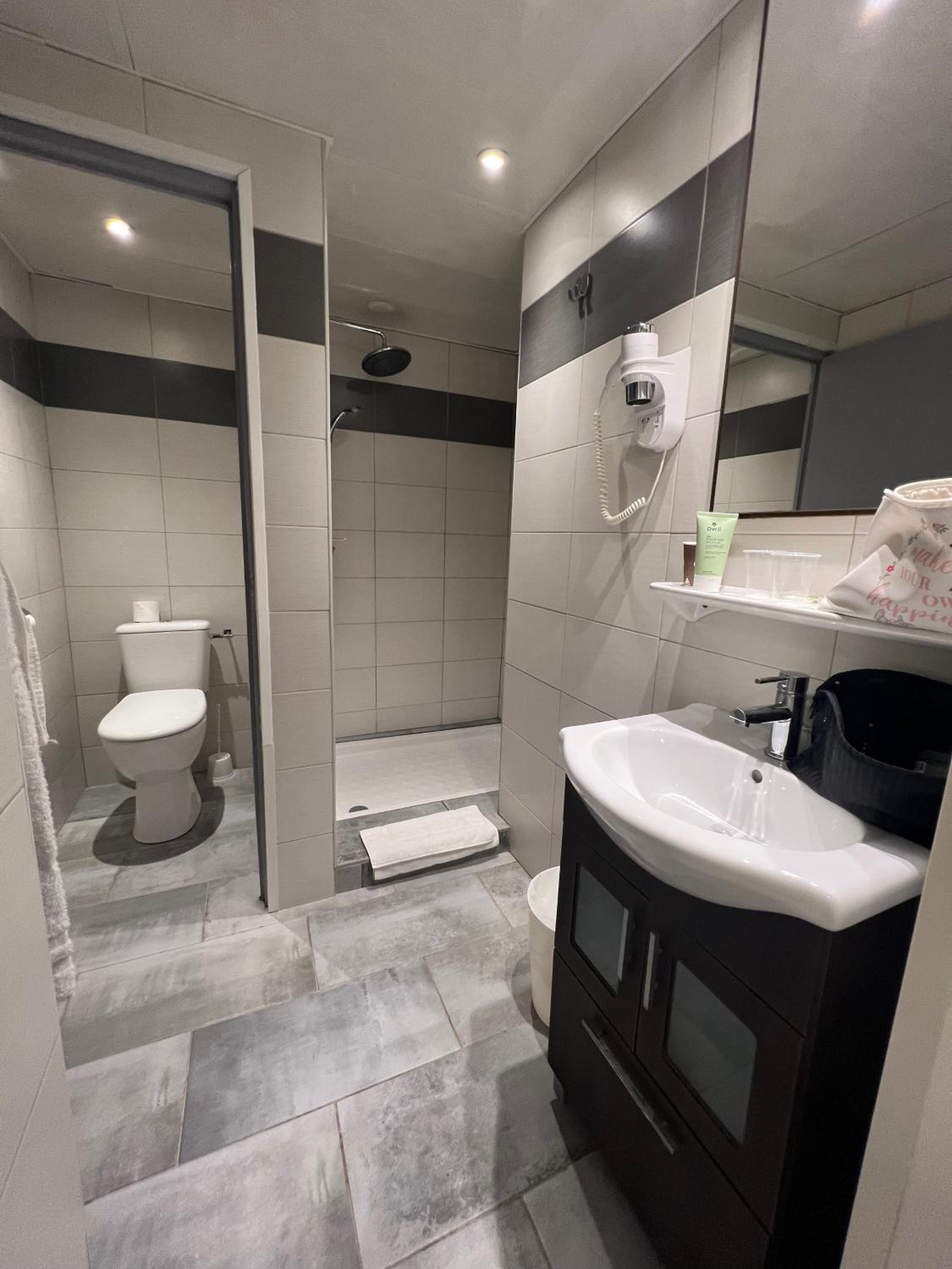 Double Room - Photo 24
