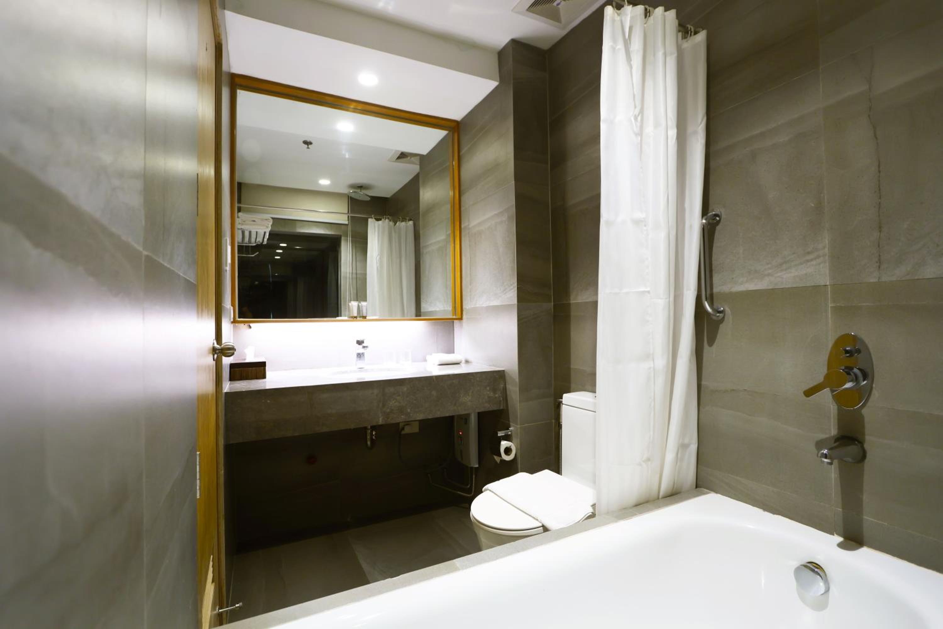 Superior Room with Balcony - Photo 3