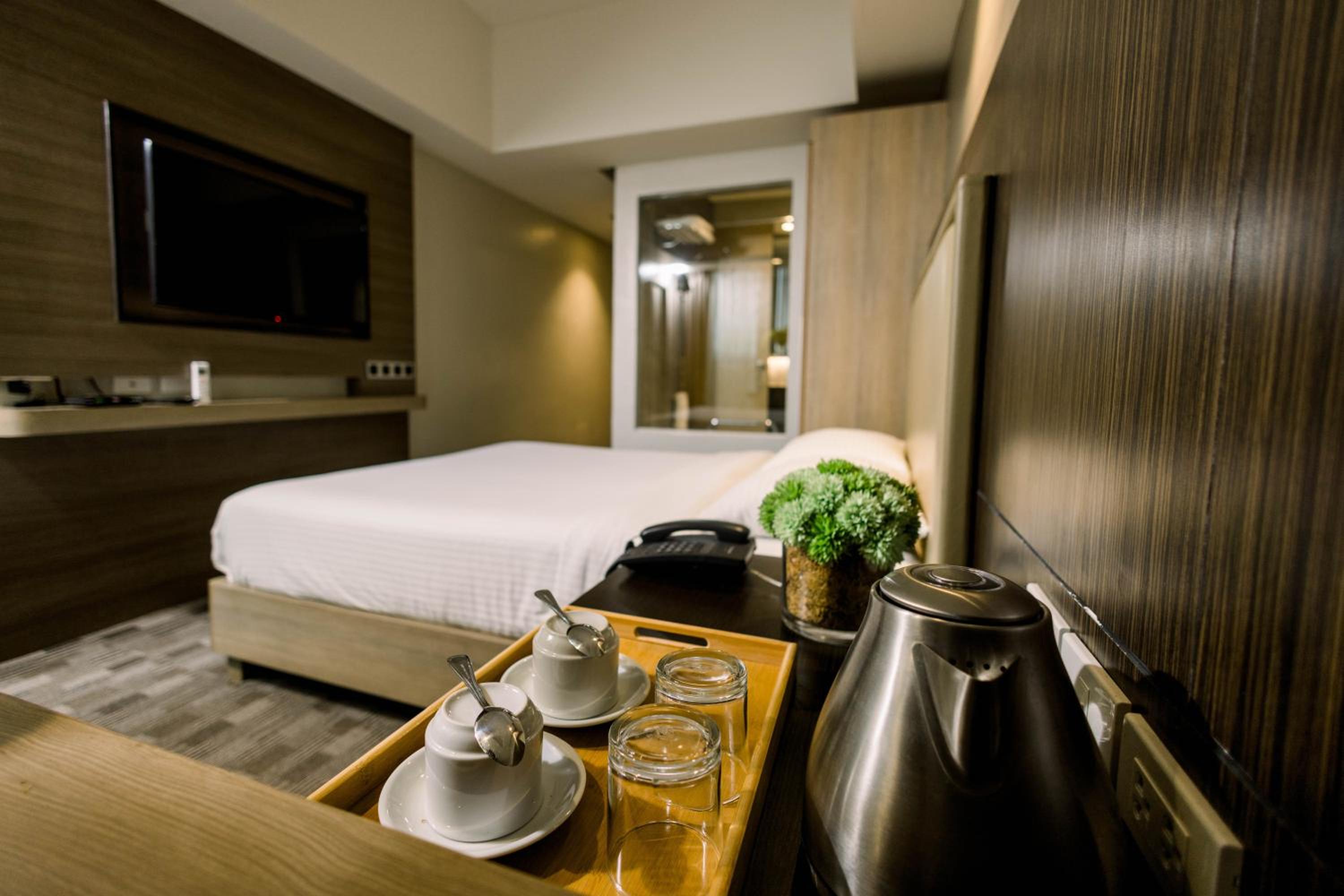 Superior Room with Balcony - Photo 4